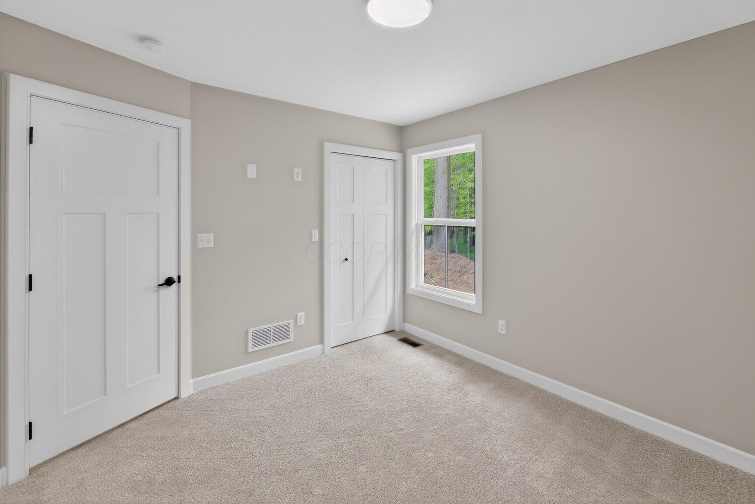 532 Floral Valley W Property Photo 25
