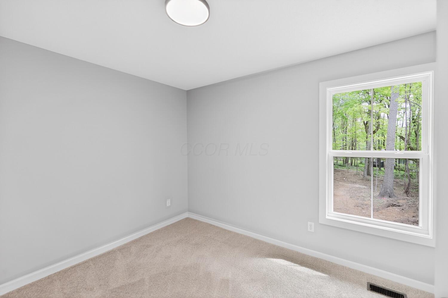 532 Floral Valley W Property Photo 28