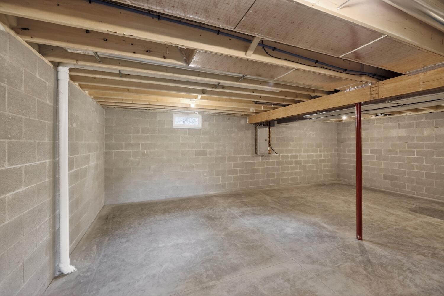532 Floral Valley W Property Photo 29