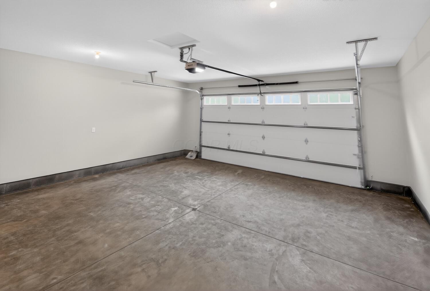 532 Floral Valley W Property Photo 31