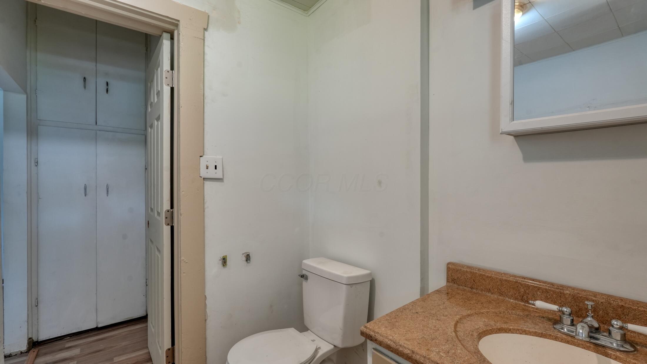 1222b Blaine Avenue Property Photo 18