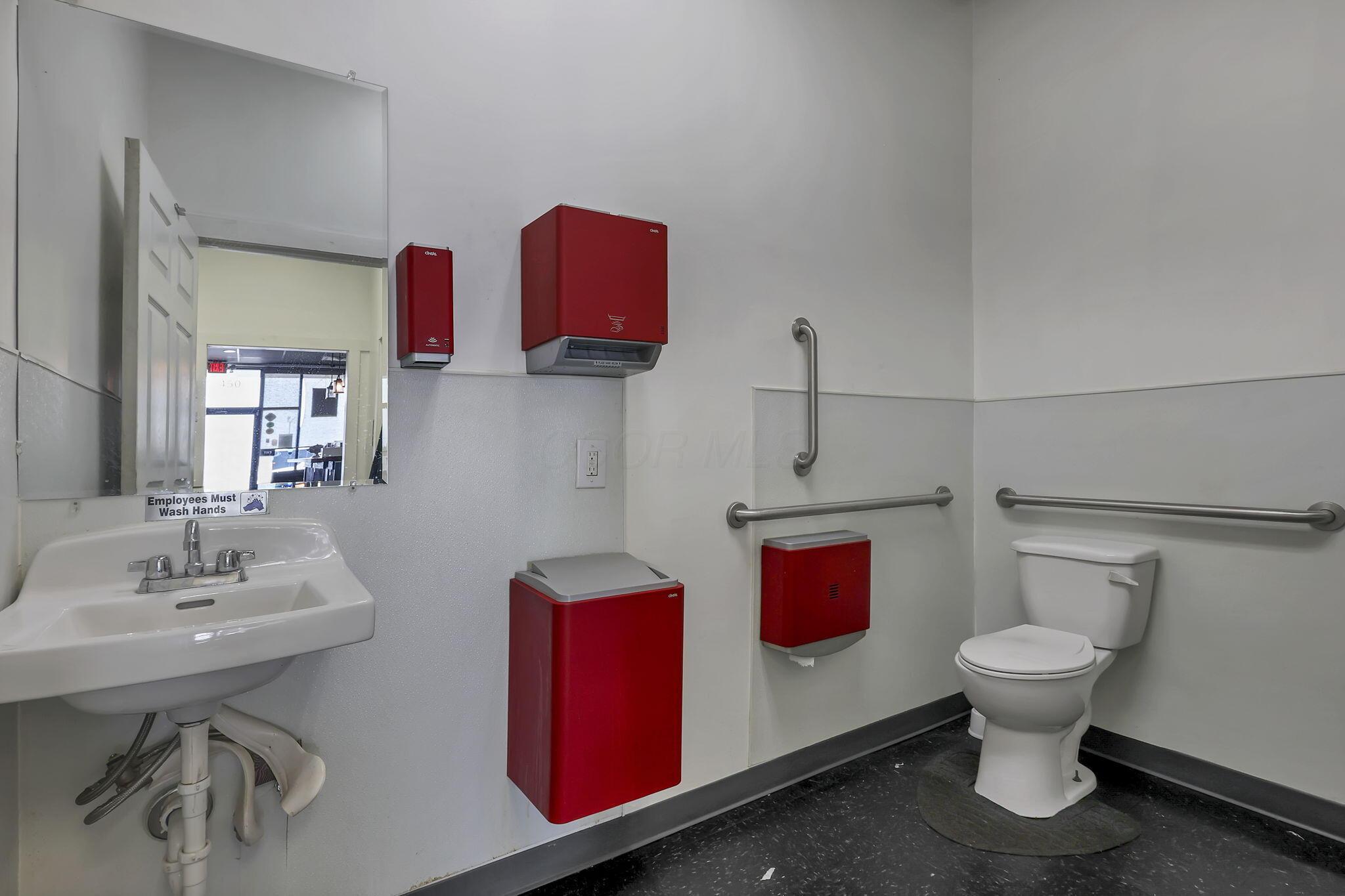 450 E Broad Street Property Photo 14