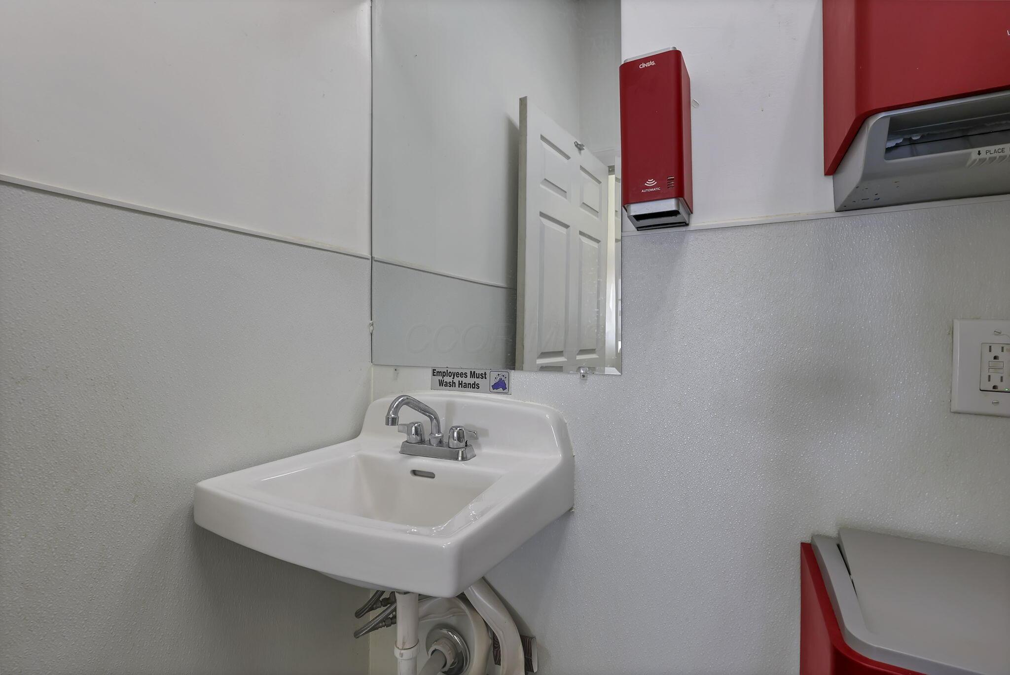 450 E Broad Street Property Photo 15