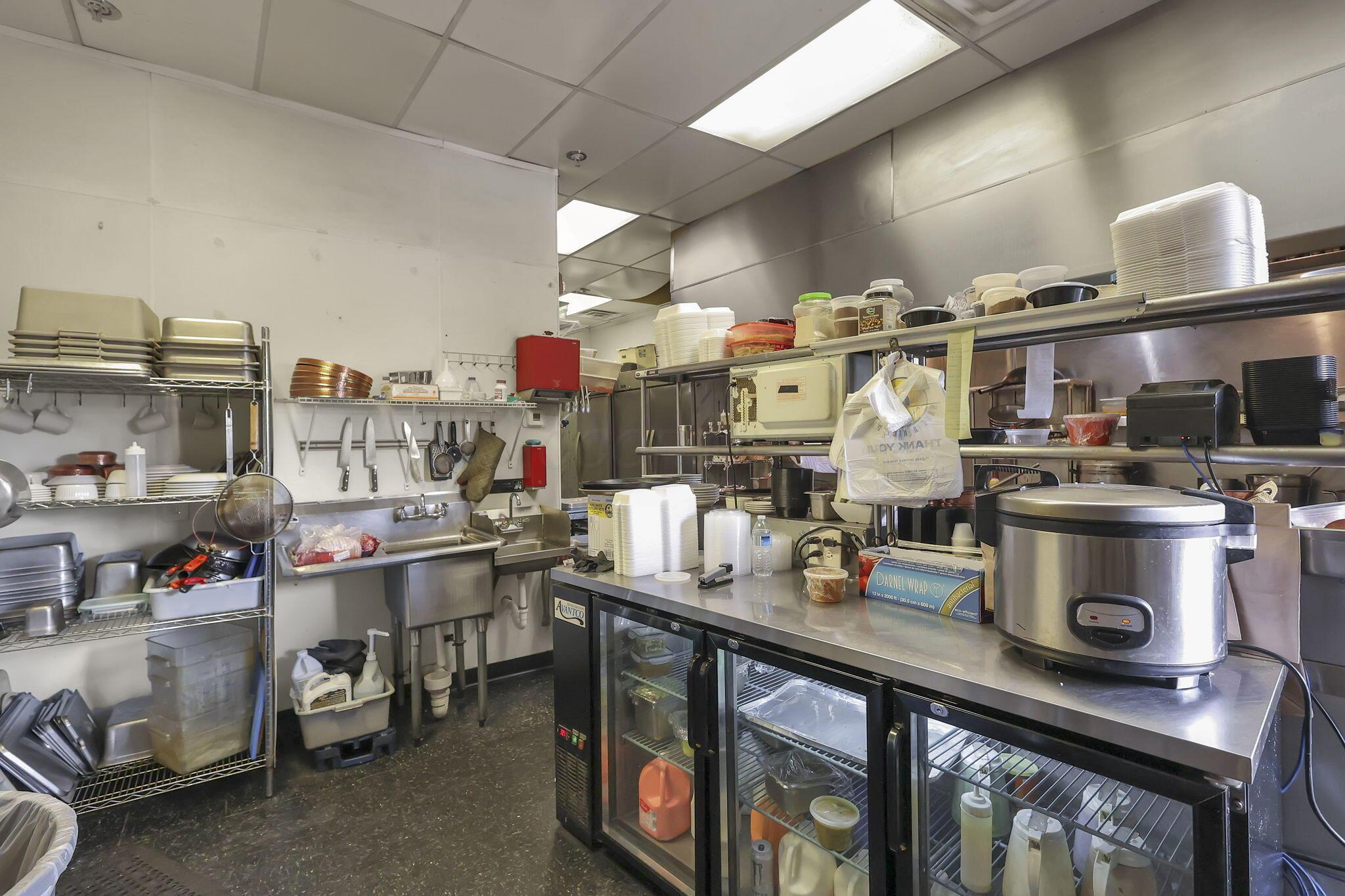 450 E Broad Street Property Photo 22