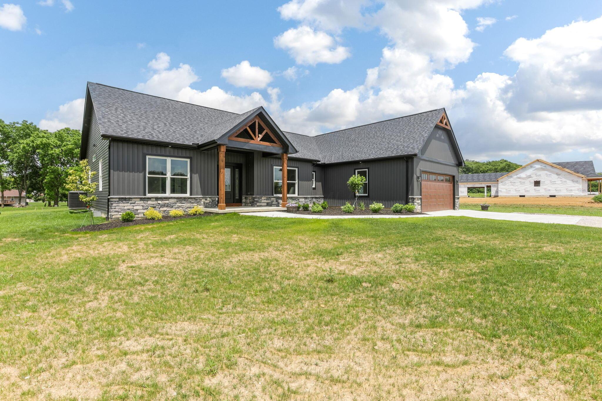 4254 Stone Hill Drive E Property Photo 3