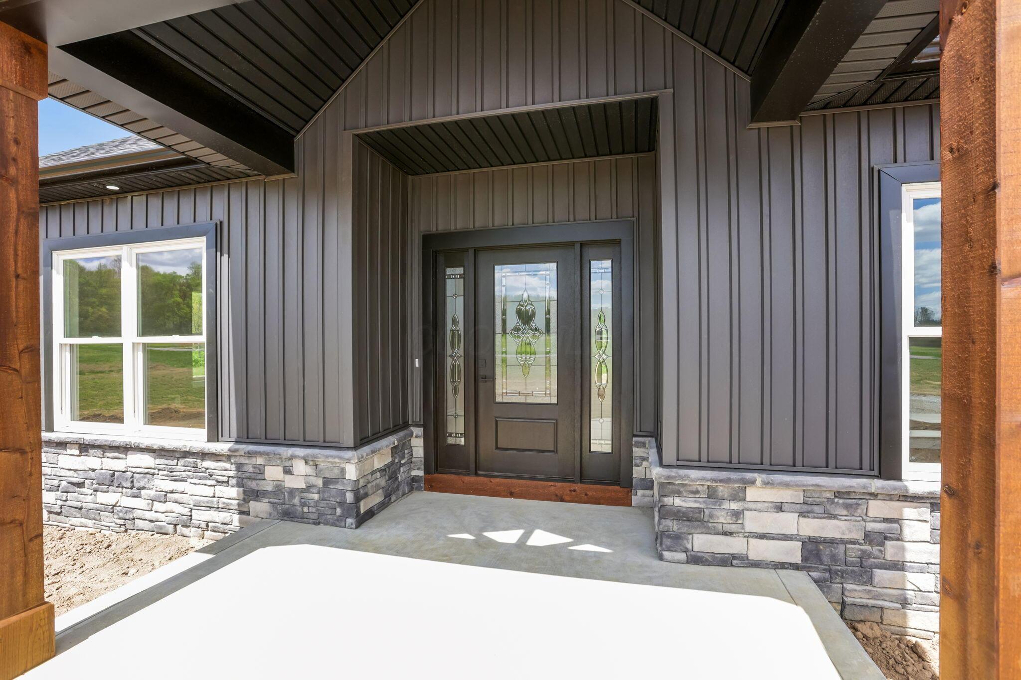4254 Stone Hill Drive E Property Photo 5
