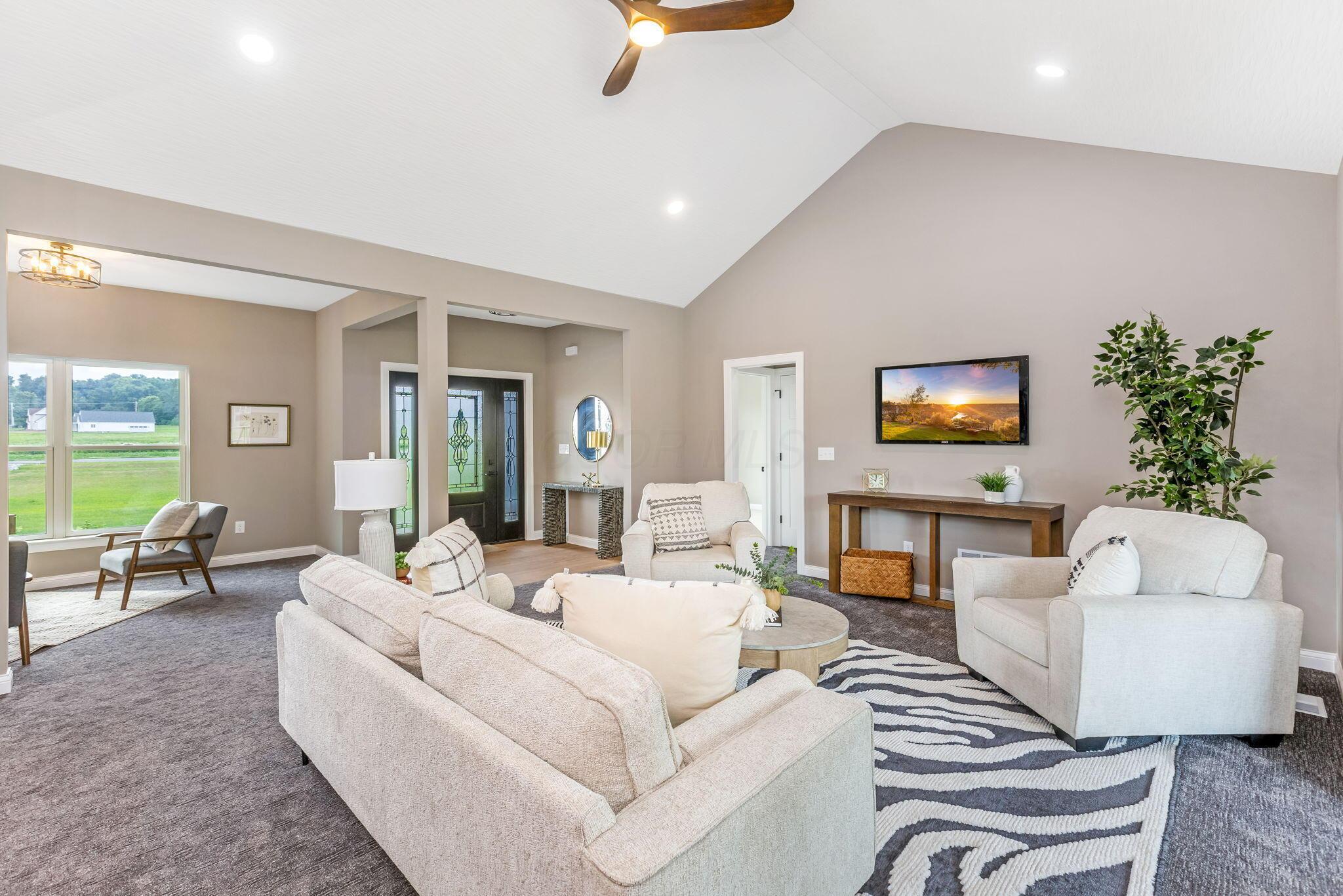 4254 Stone Hill Drive E Property Photo 8