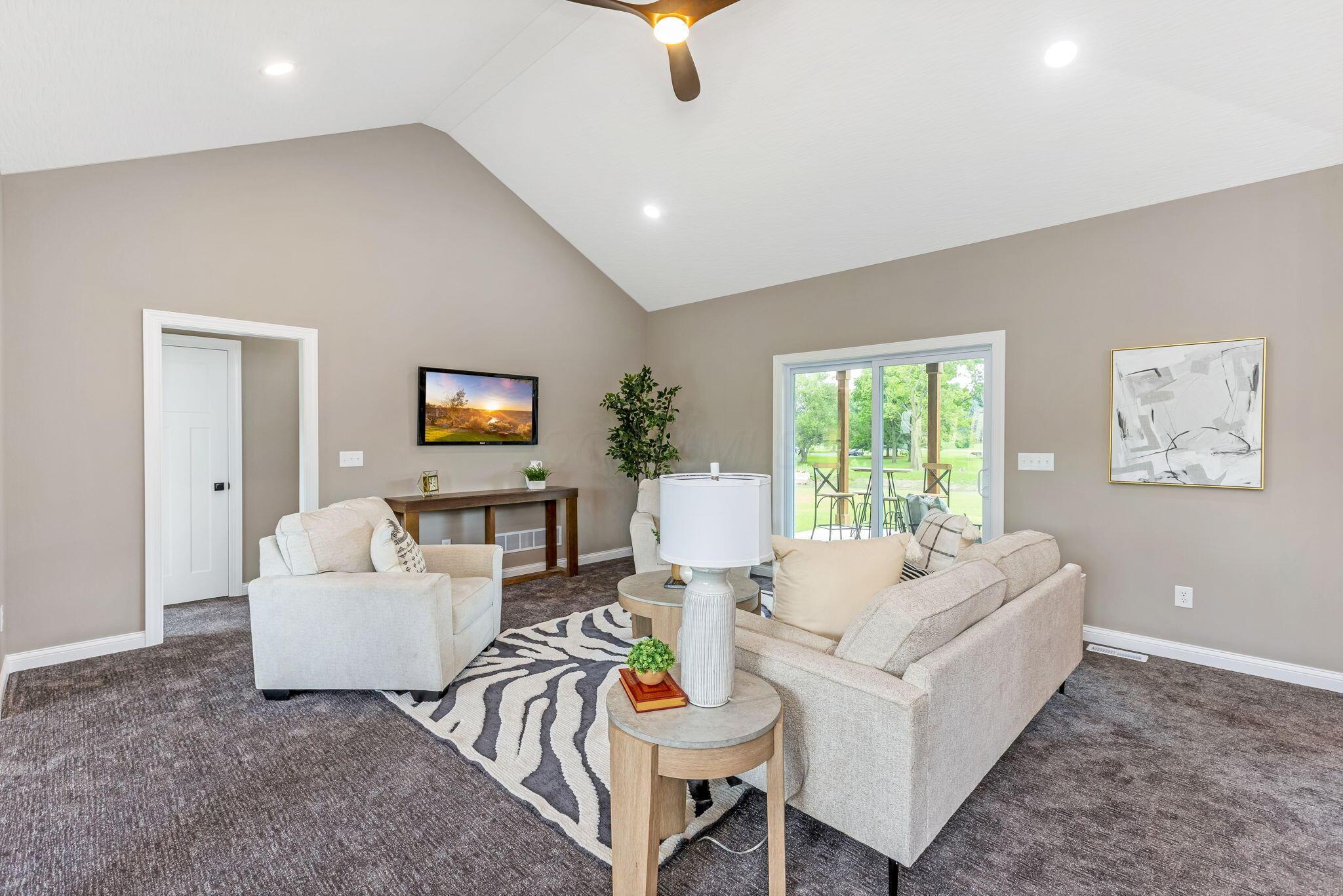 4254 Stone Hill Drive E Property Photo 9