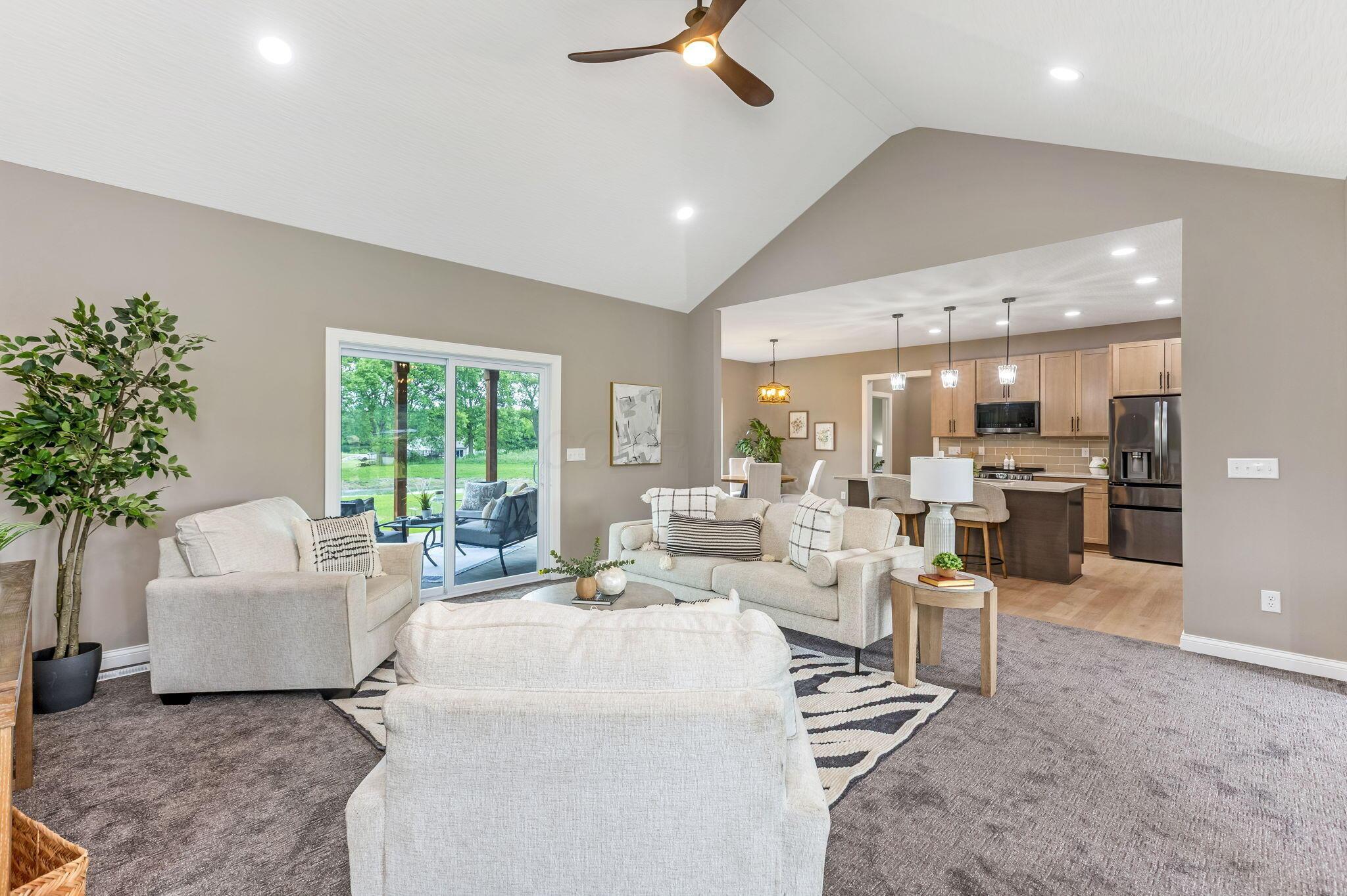 4254 Stone Hill Drive E Property Photo 10