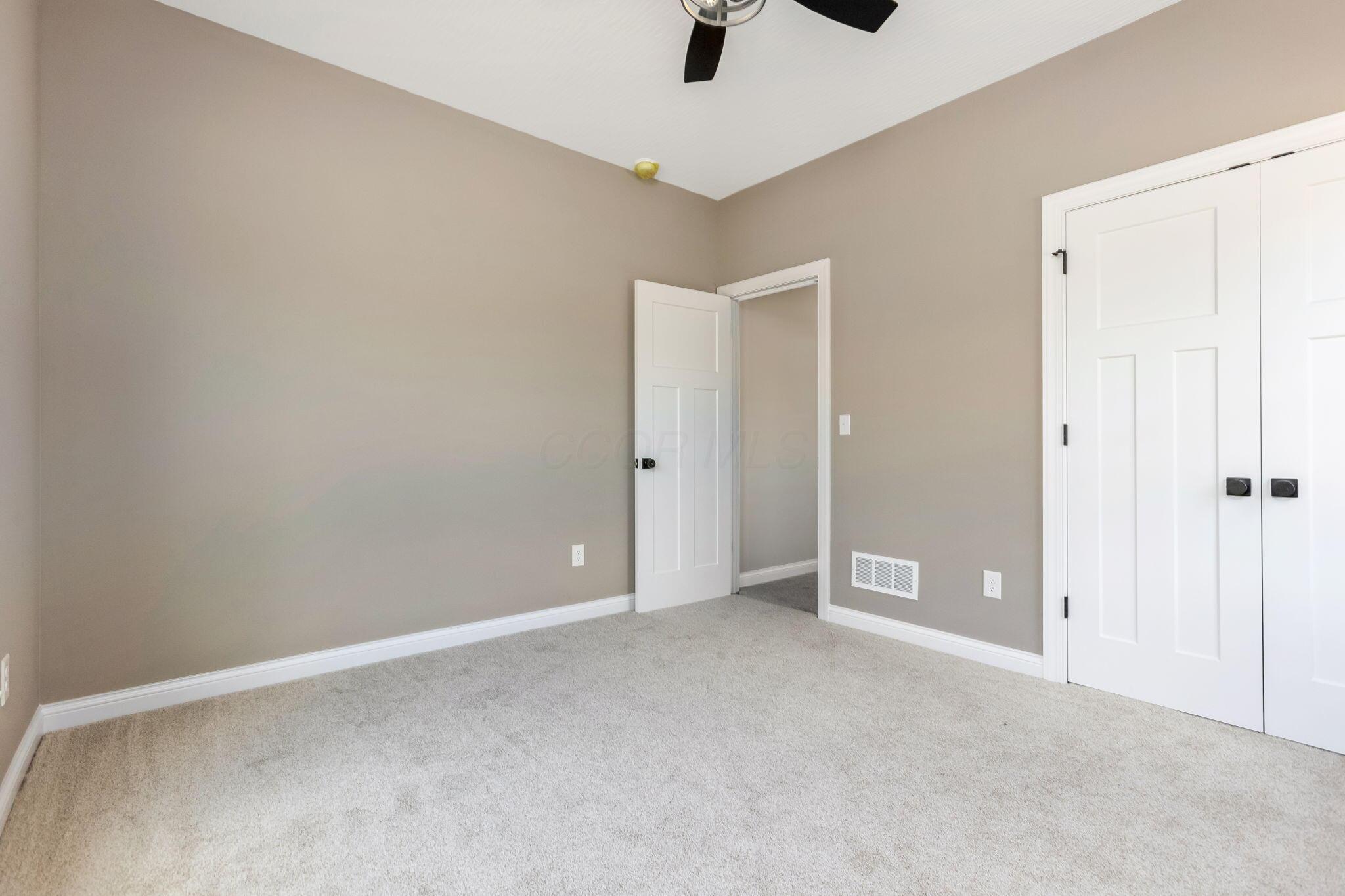 4254 Stone Hill Drive E Property Photo 33