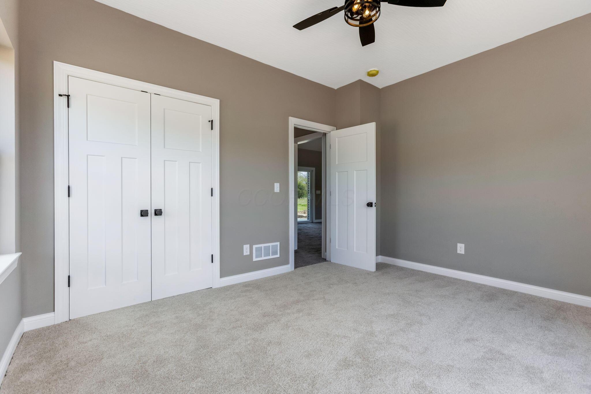 4254 Stone Hill Drive E Property Photo 37
