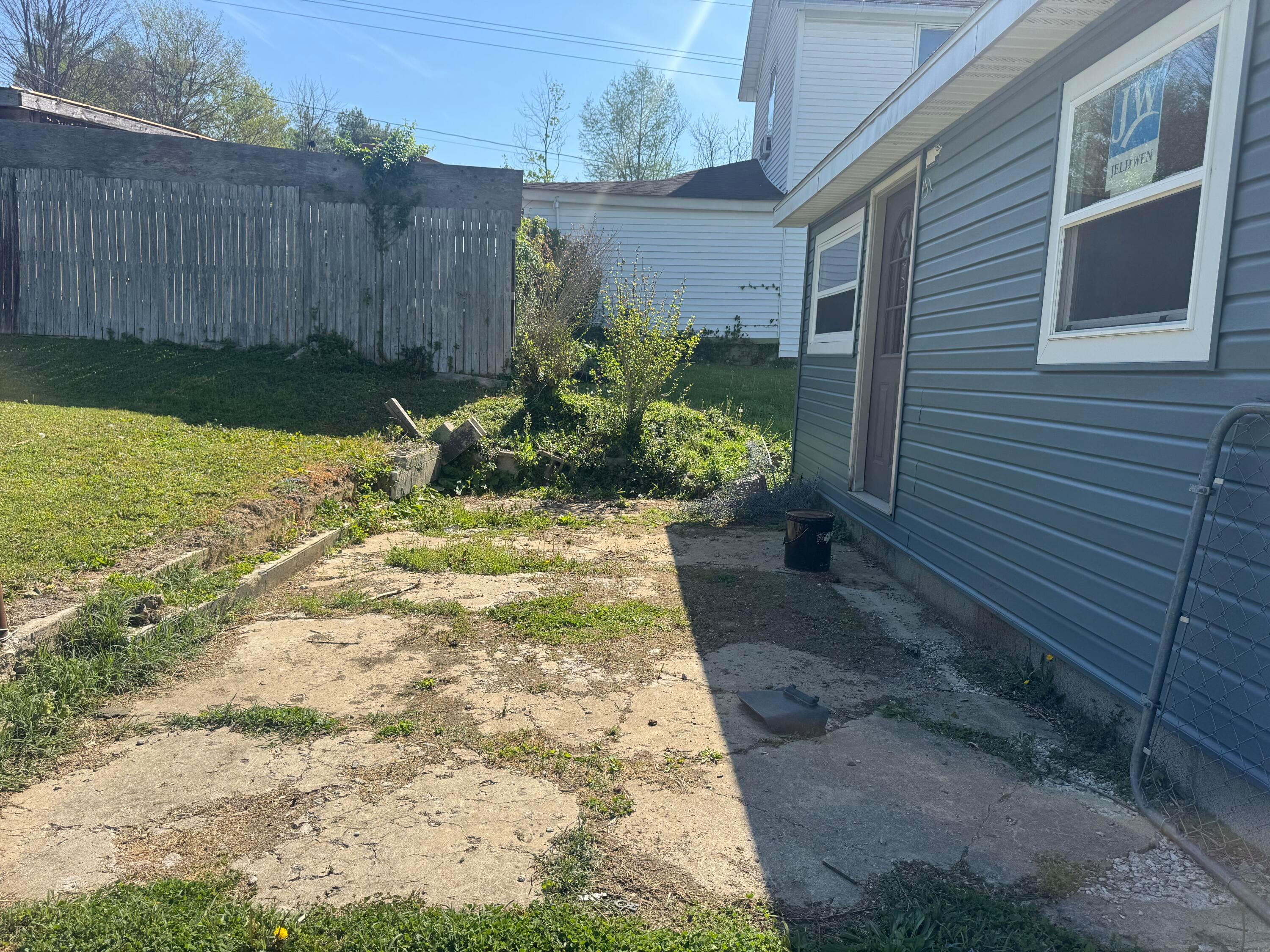 415 E 2nd Street Property Photo 18