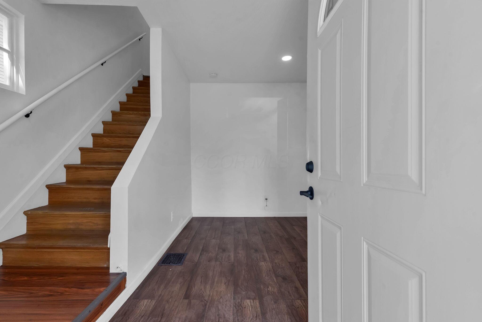 577 S Harris Avenue Property Photo 4
