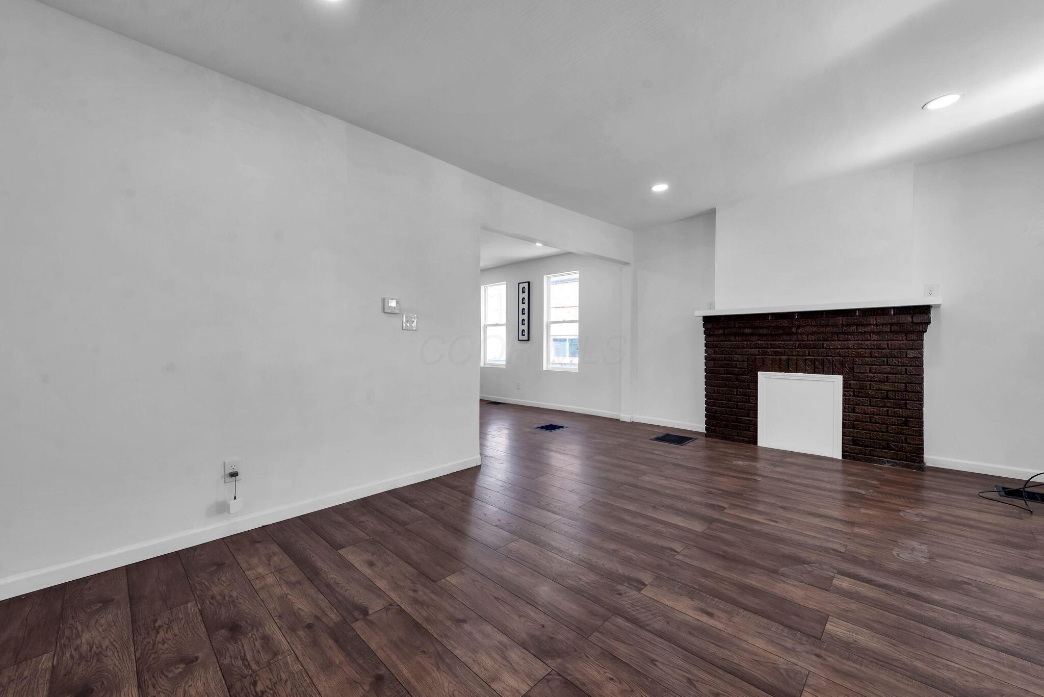 577 S Harris Avenue Property Photo 5