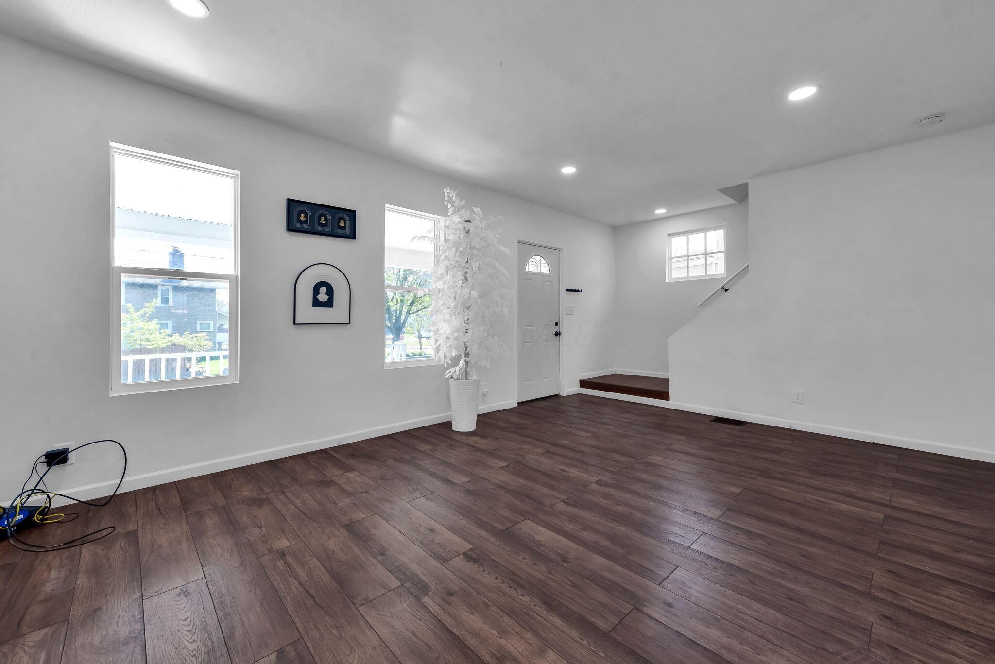 577 S Harris Avenue Property Photo 6