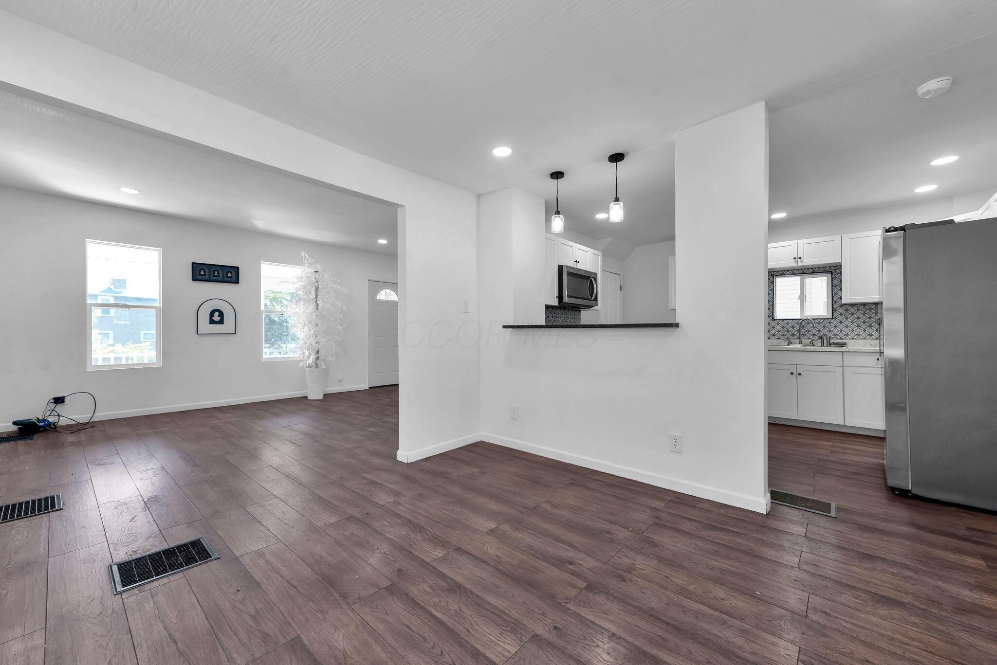 577 S Harris Avenue Property Photo 7