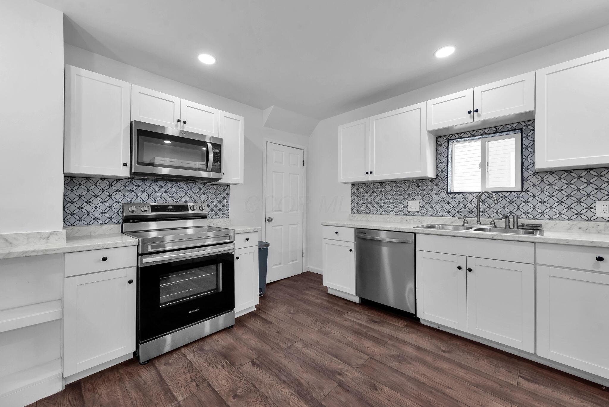 577 S Harris Avenue Property Photo 8
