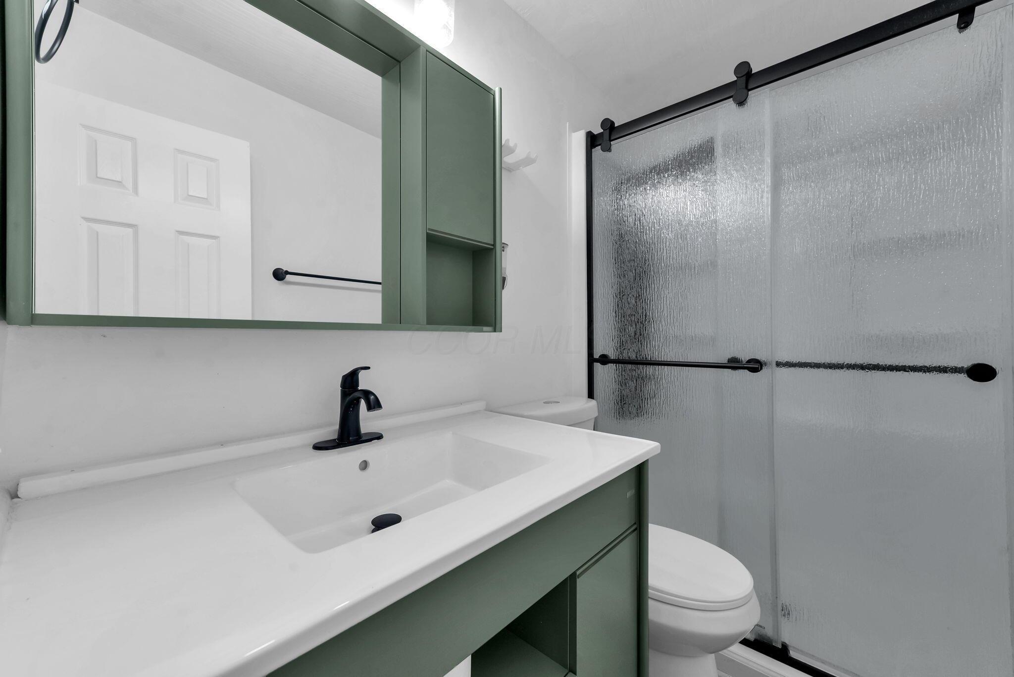 577 S Harris Avenue Property Photo 16