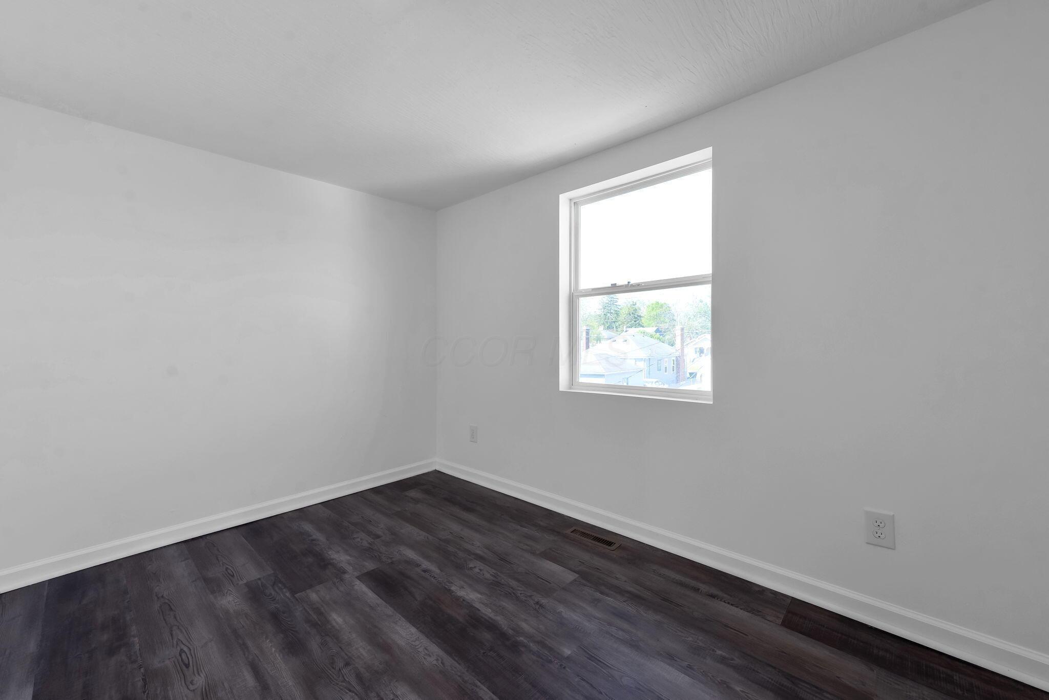 577 S Harris Avenue Property Photo 19