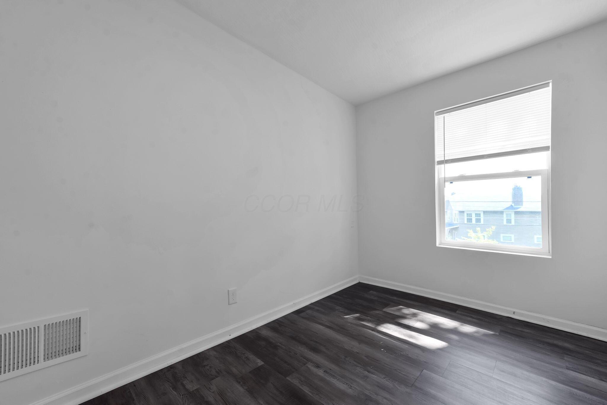 577 S Harris Avenue Property Photo 20