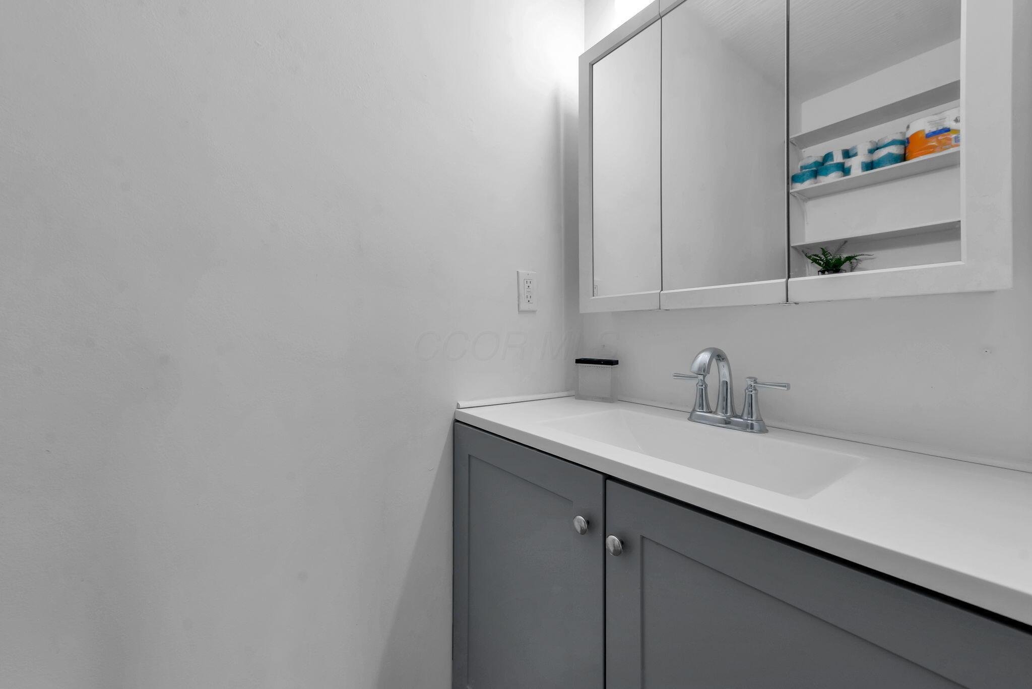 577 S Harris Avenue Property Photo 22