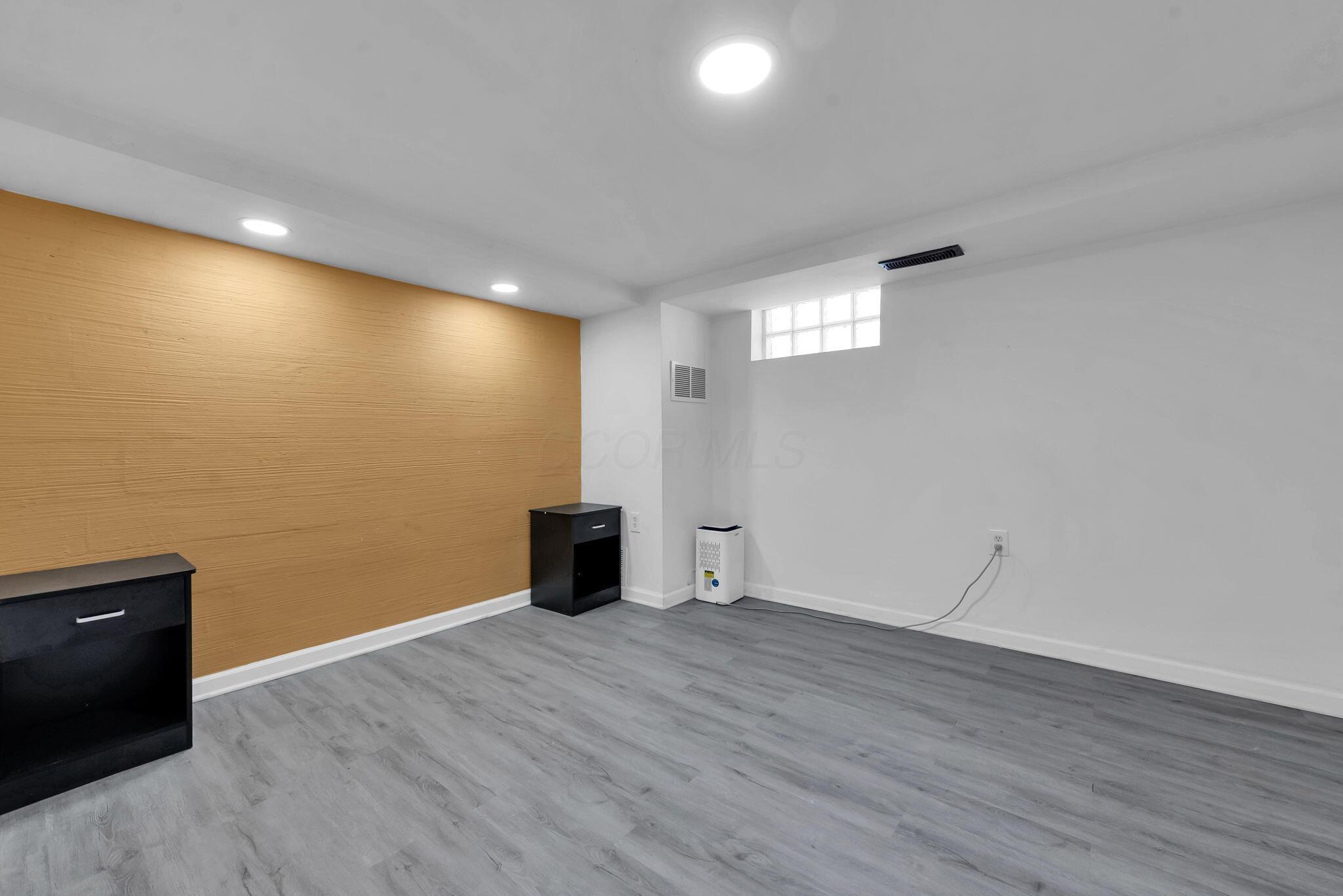 577 S Harris Avenue Property Photo 27