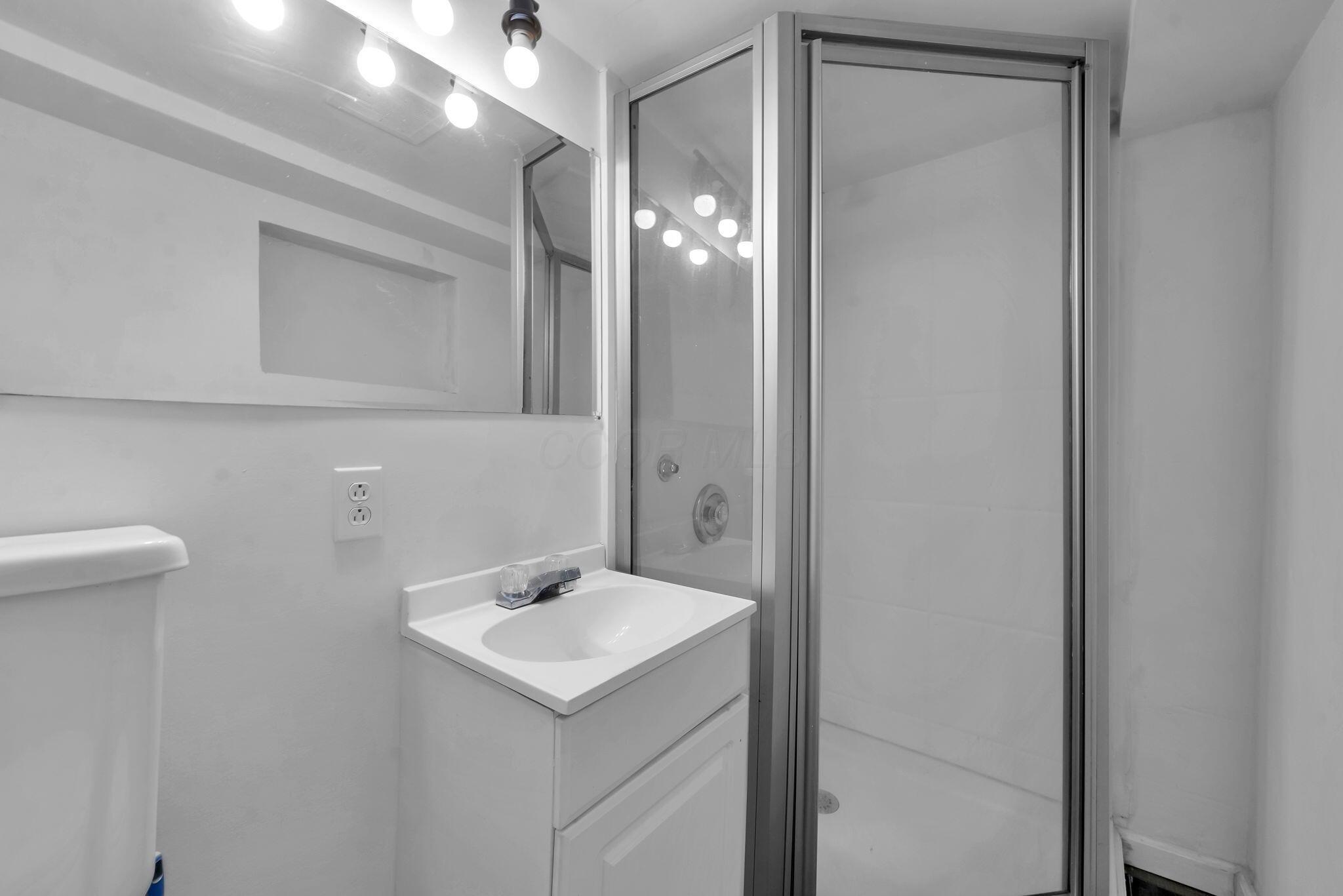 577 S Harris Avenue Property Photo 28
