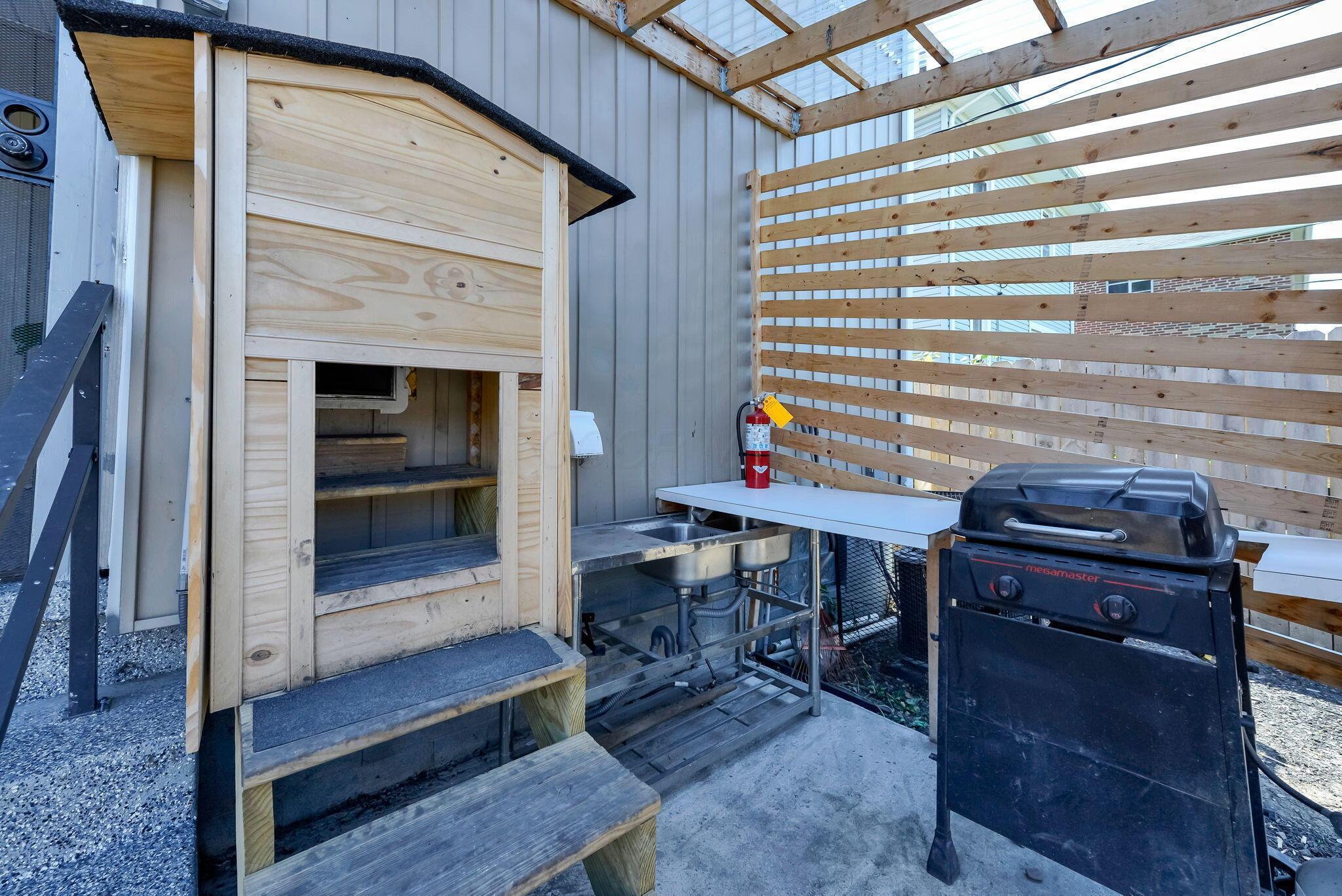 577 S Harris Avenue Property Photo 31