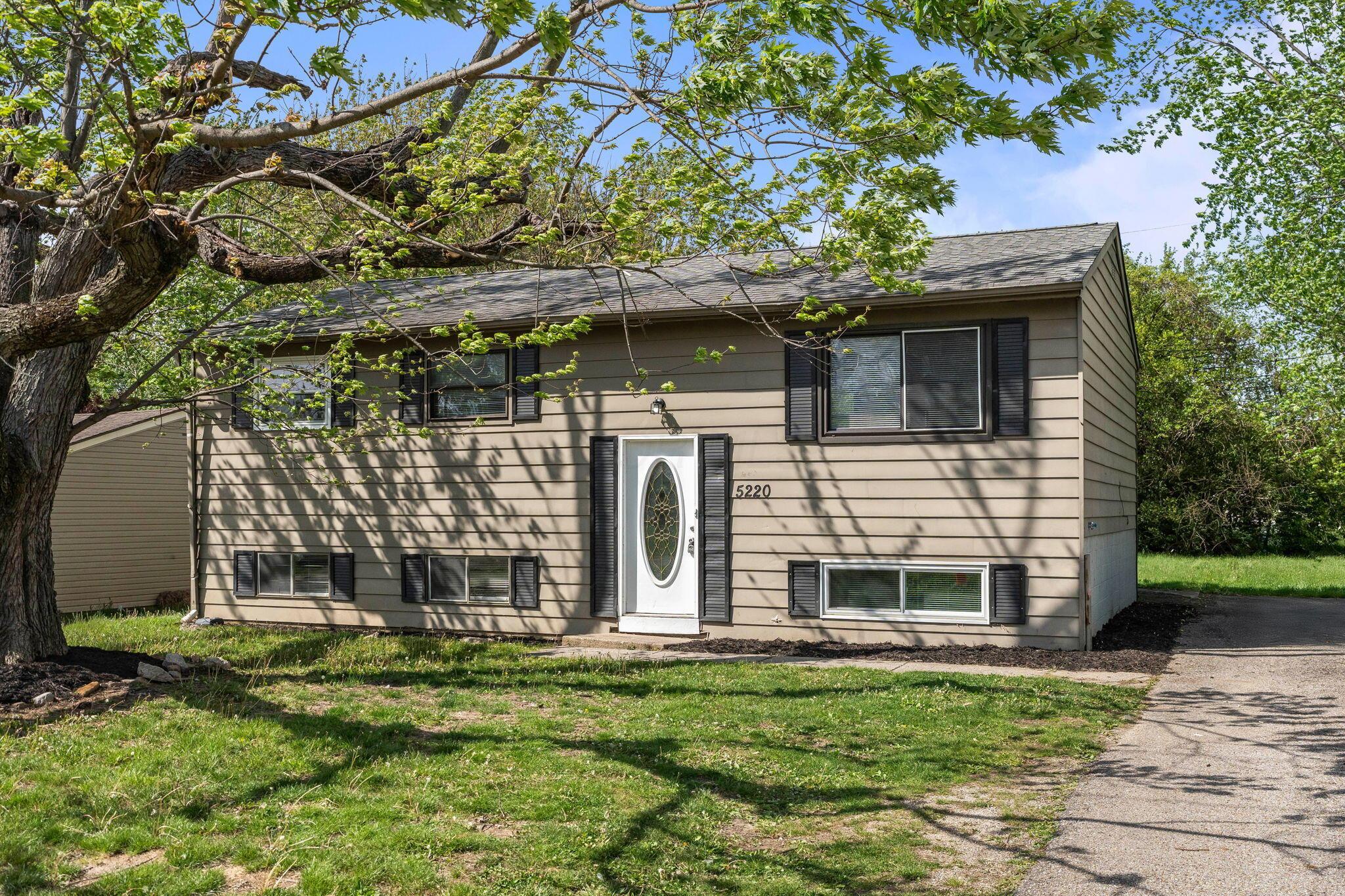 5220 Refugee Road Property Photo 1