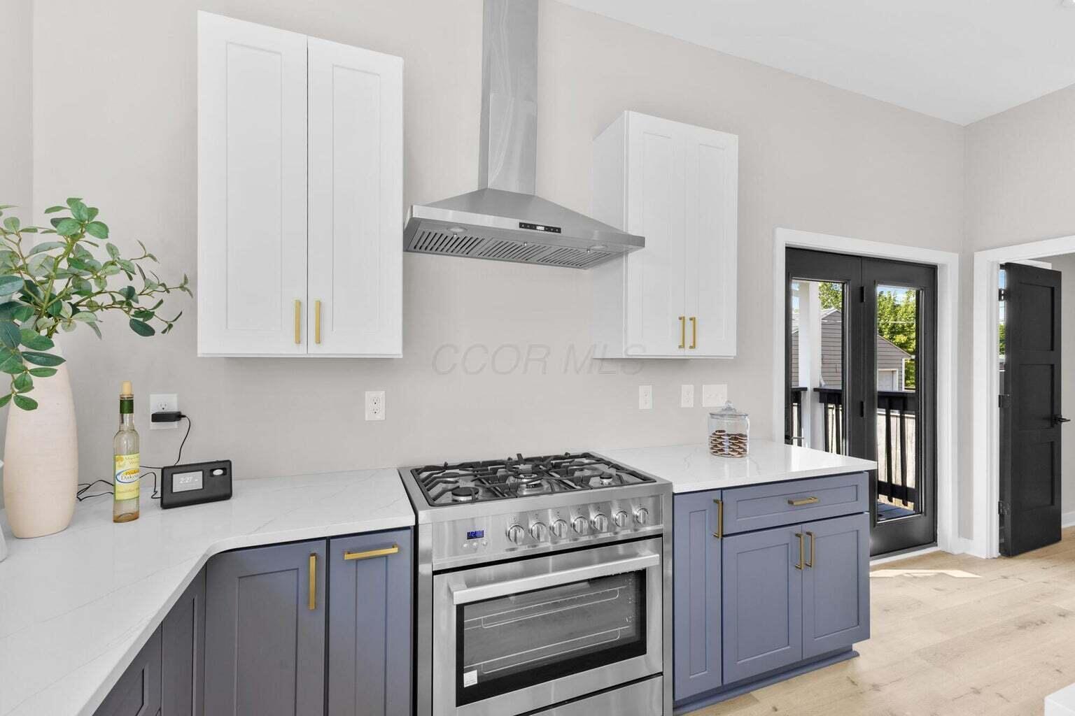 981 Gilbert Street Property Photo 20