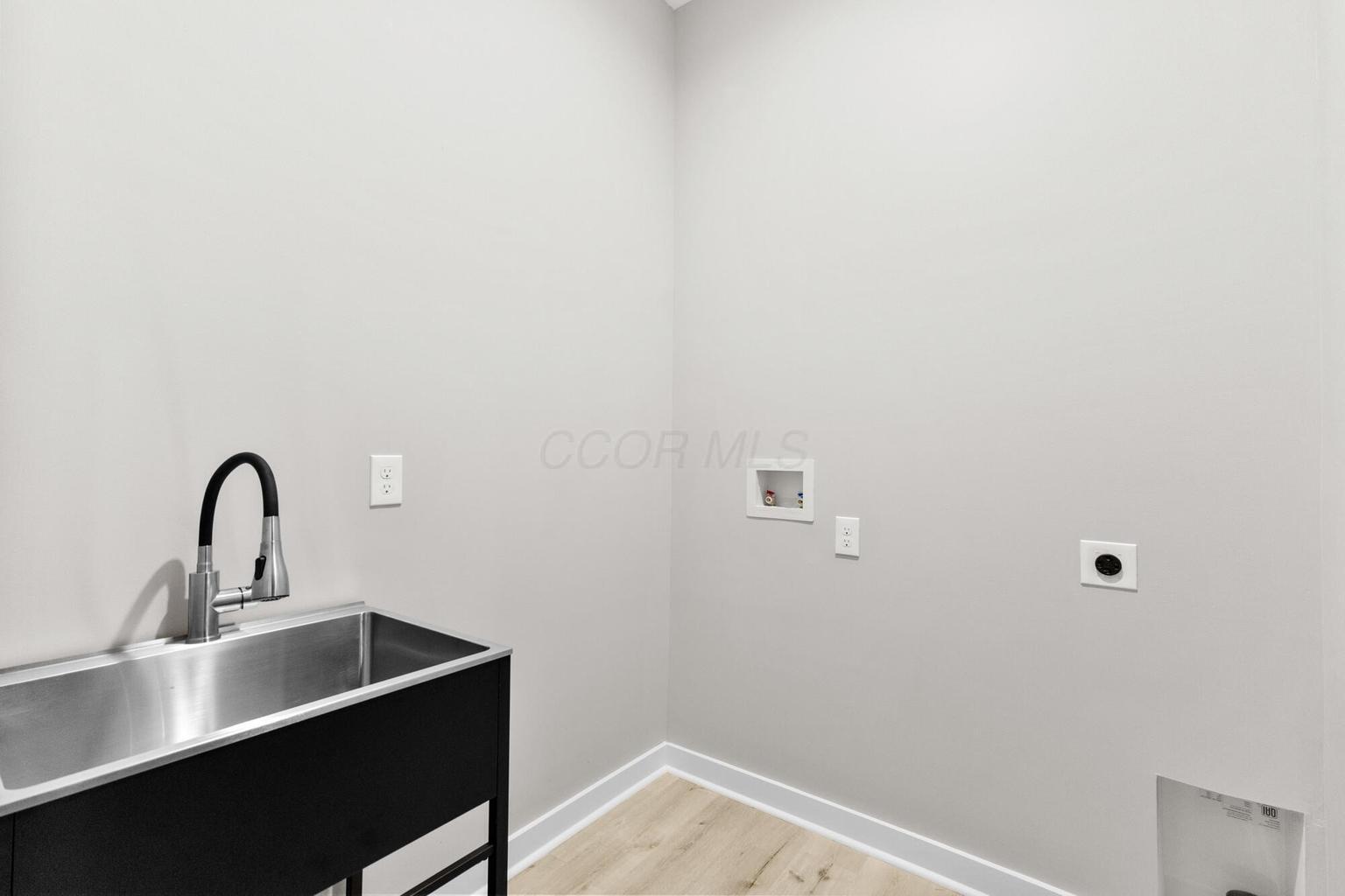 981 Gilbert Street Property Photo 36
