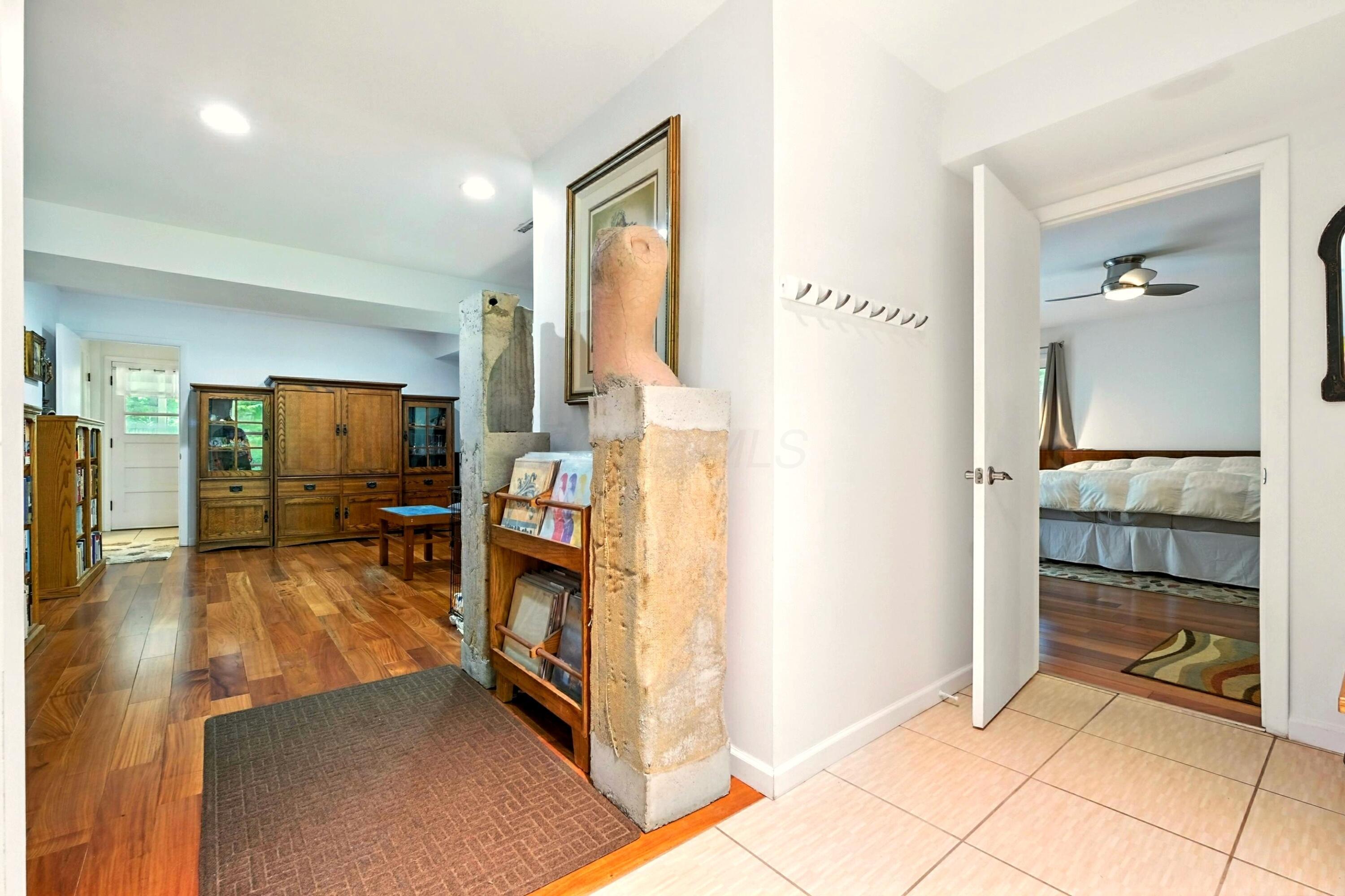302 E Woodside Drive Property Photo 3