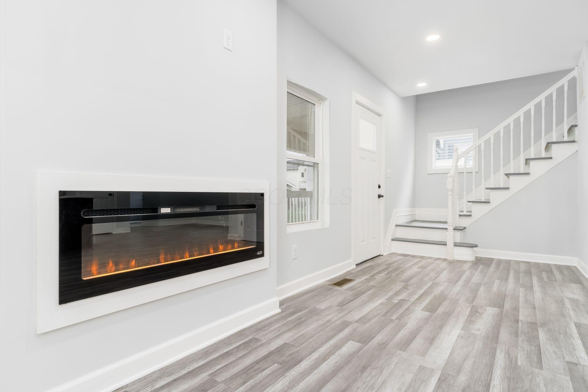 905 Carpenter Street Property Photo 10