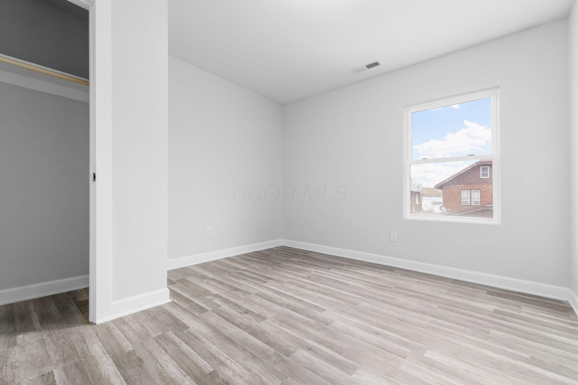 905 Carpenter Street Property Photo 29