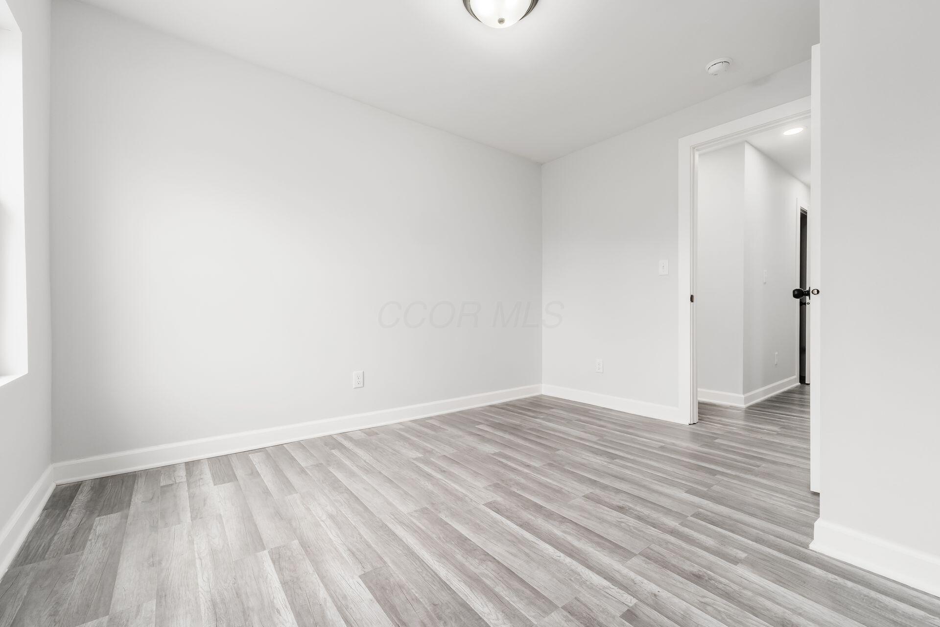 905 Carpenter Street Property Photo 31