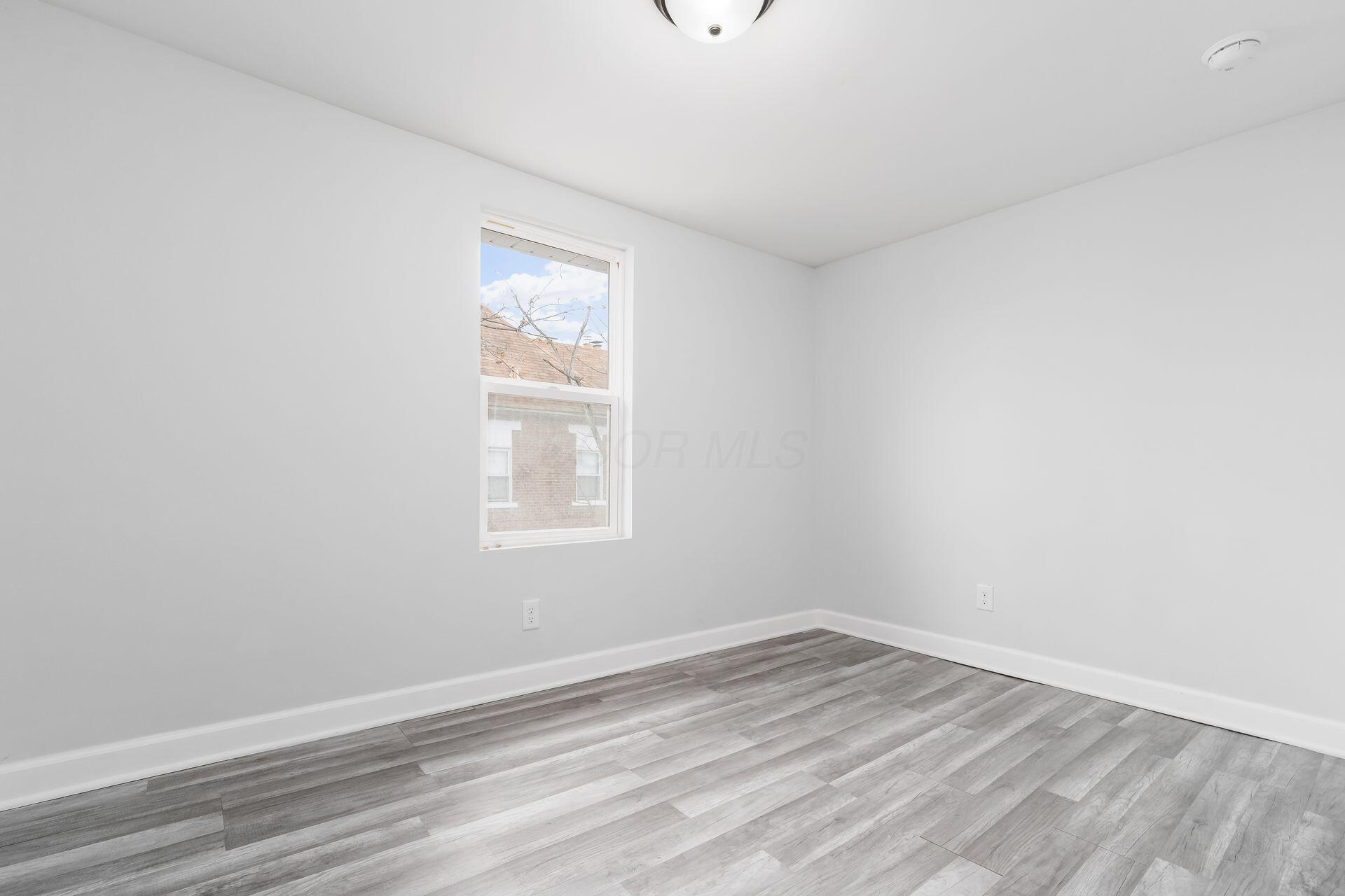 905 Carpenter Street Property Photo 33