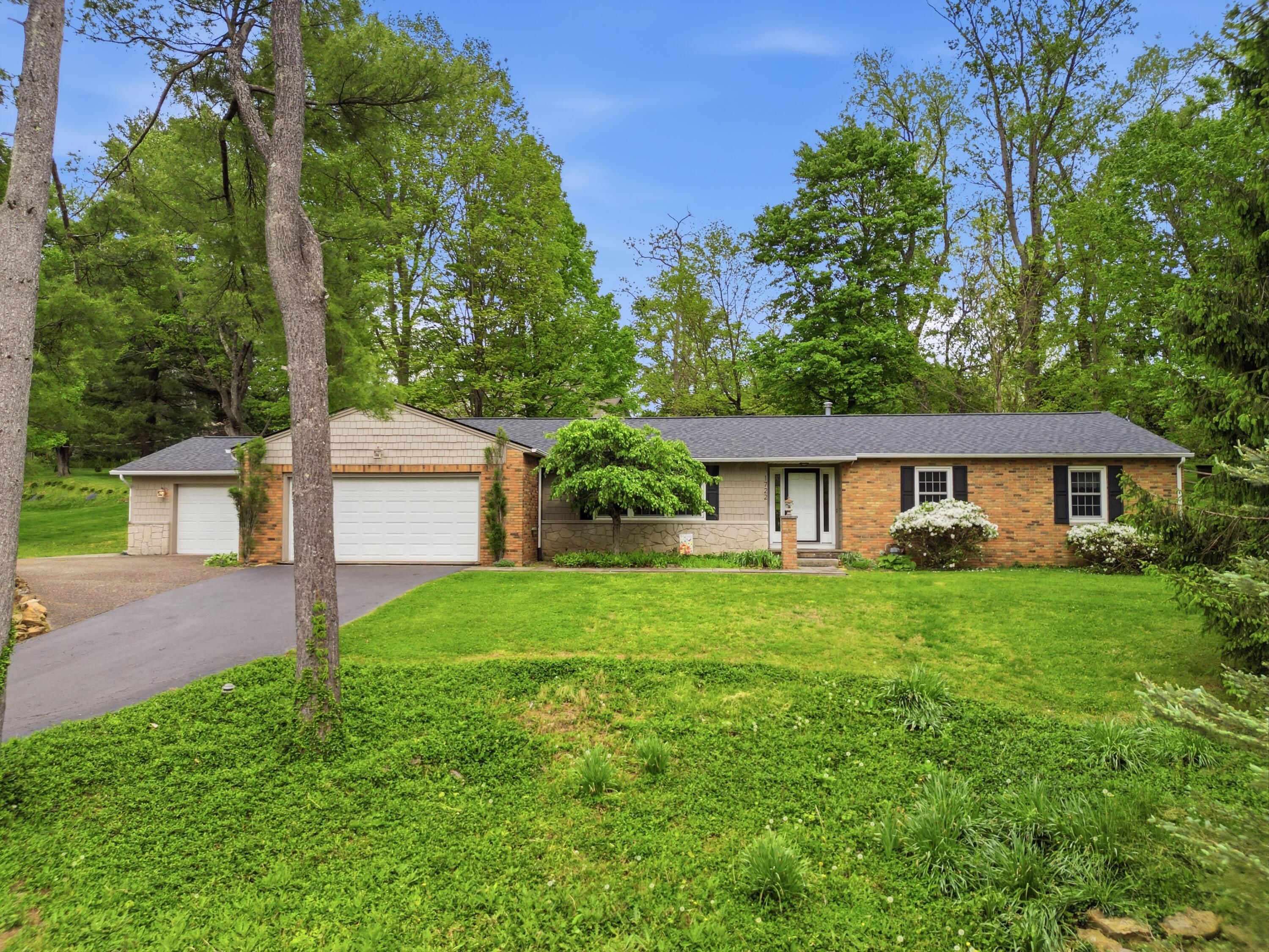 1722 Red Oak Drive Ne Property Photo 1