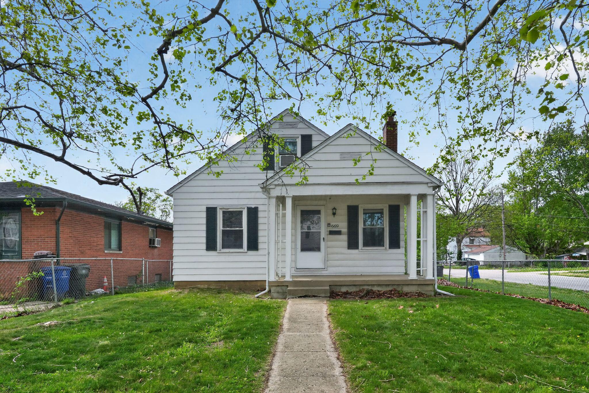 669 S Hampton Road Property Photo 2