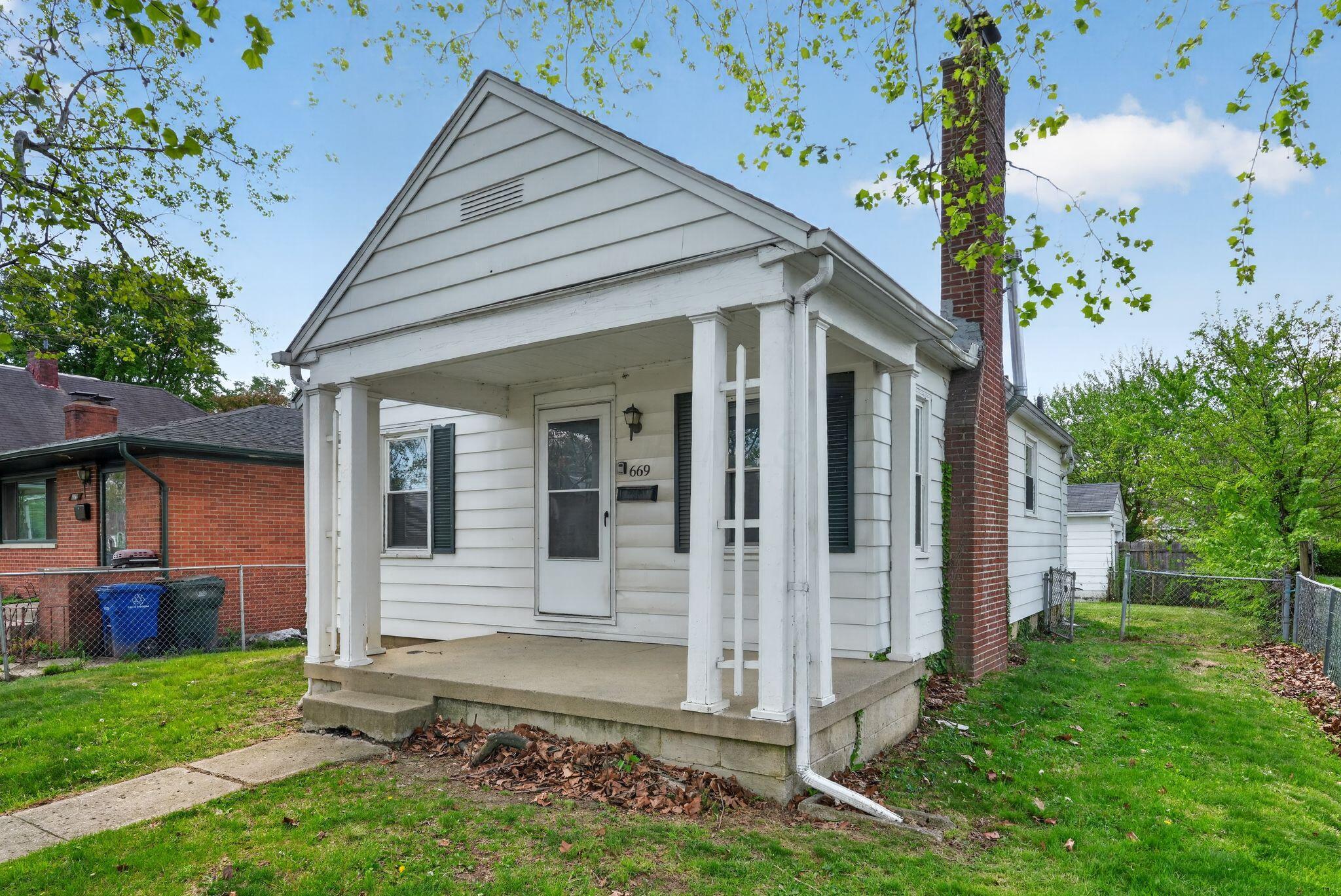 669 S Hampton Road Property Photo 3