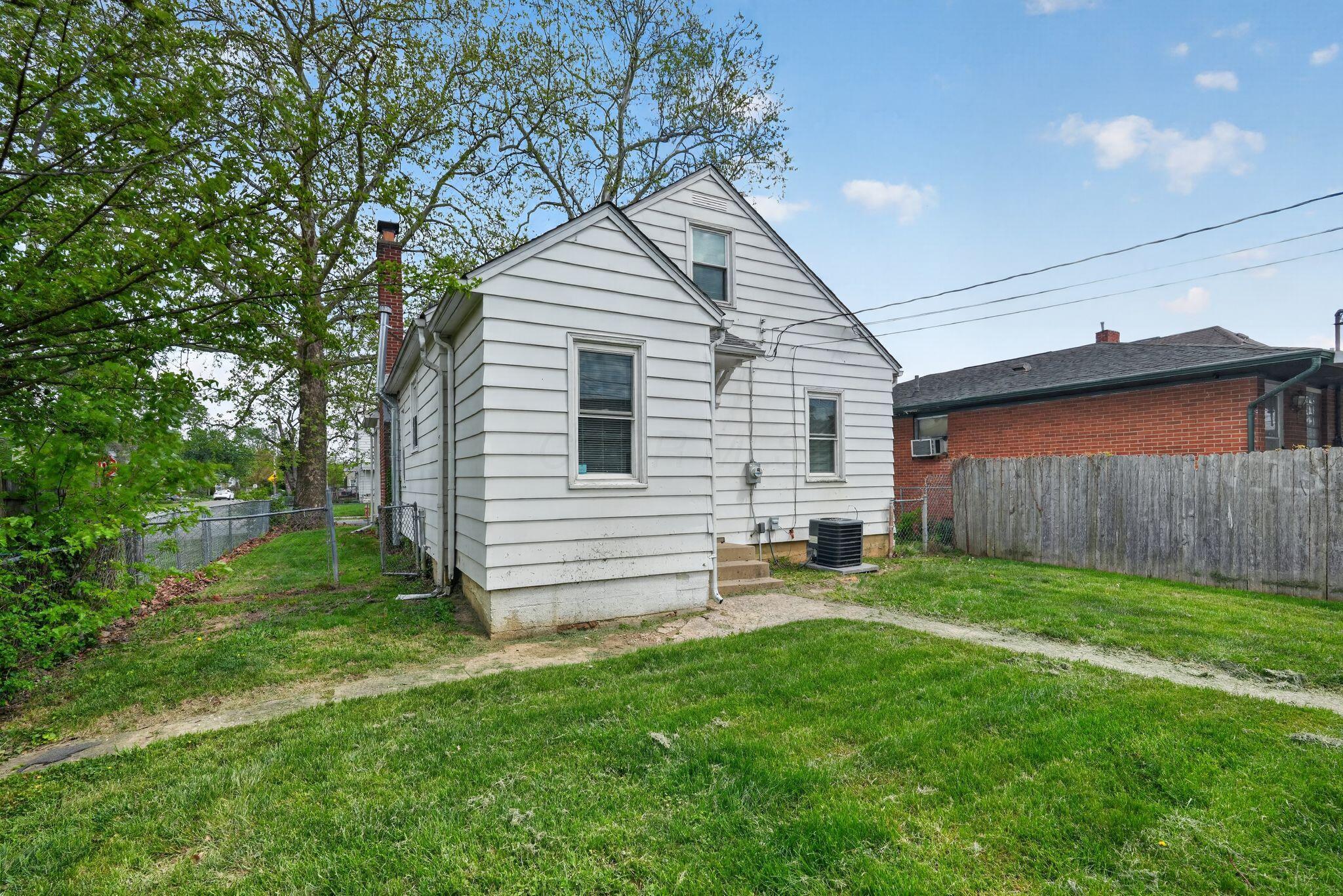 669 S Hampton Road Property Photo 5