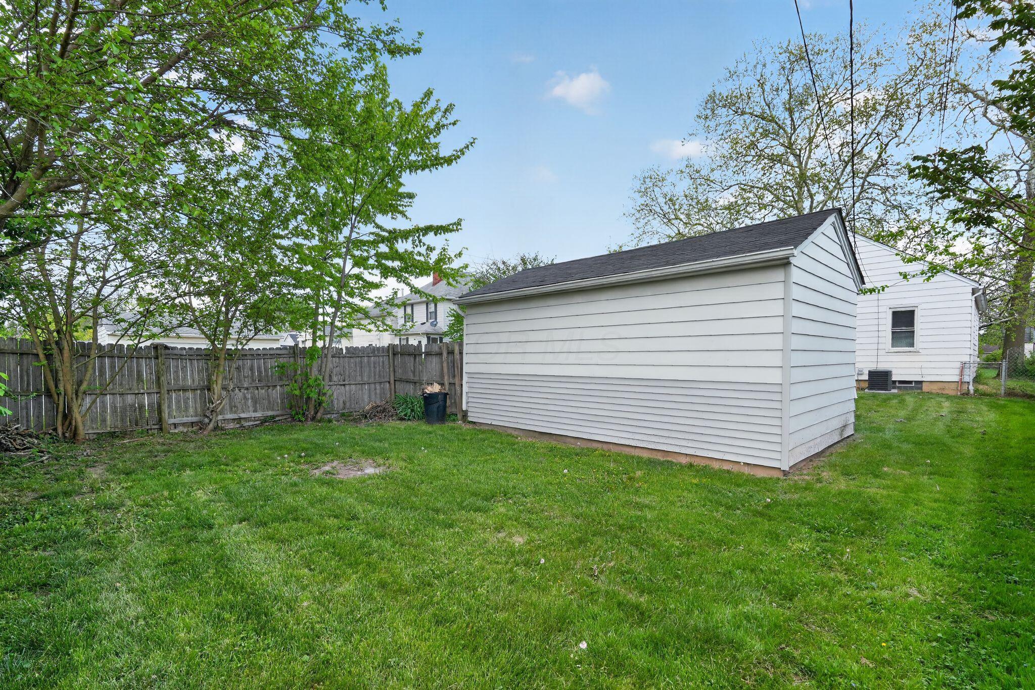669 S Hampton Road Property Photo 6