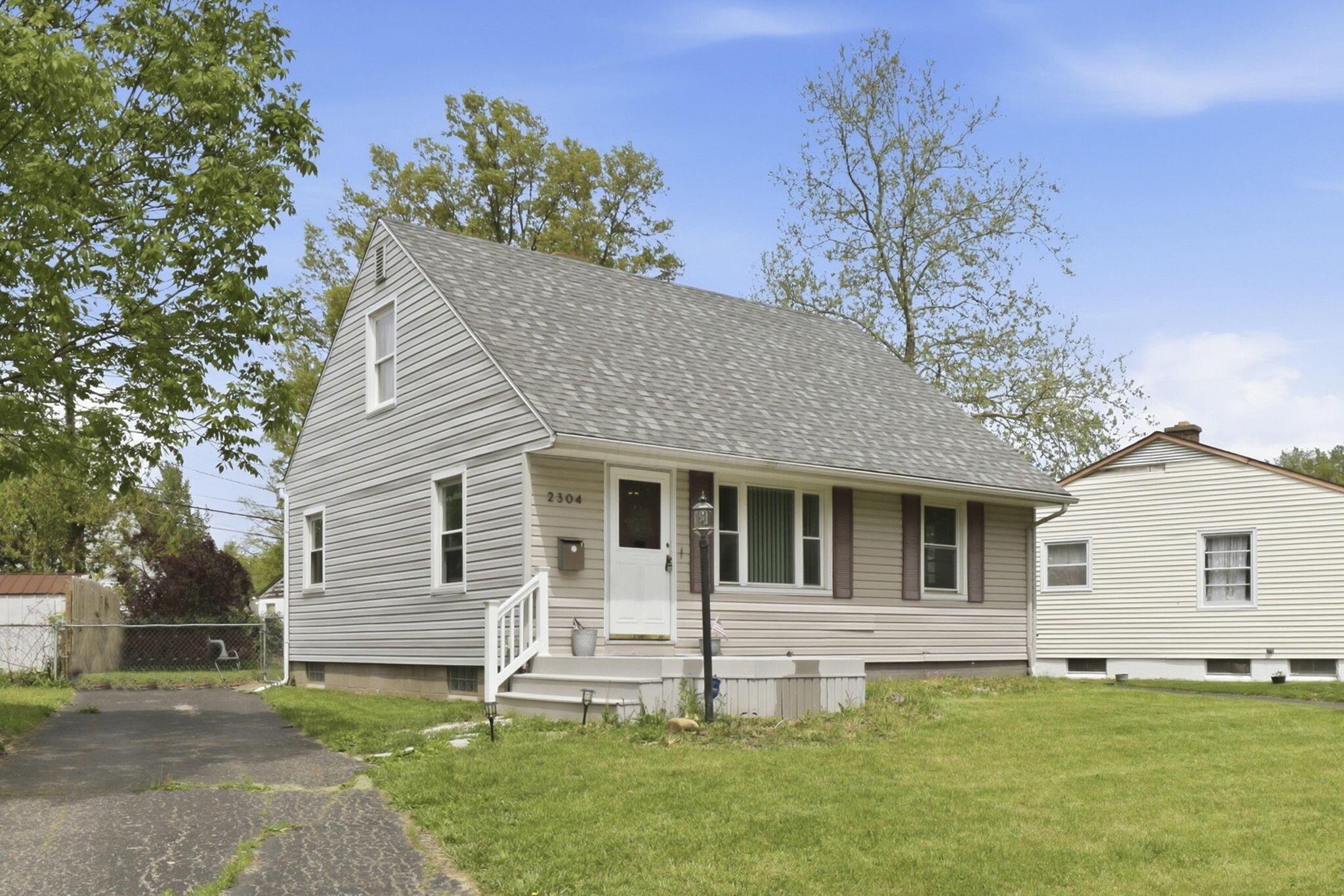 2304 Ashley Drive Property Photo 4