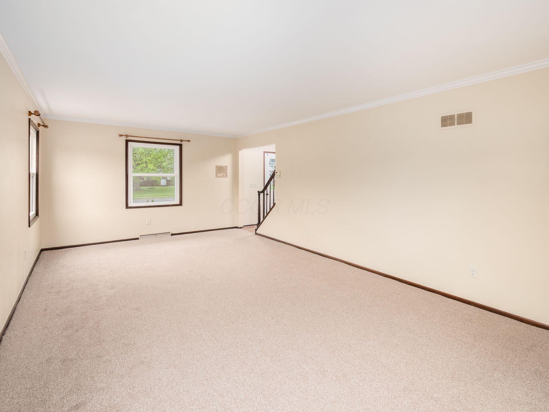 985 Amboise Drive Property Photo 8