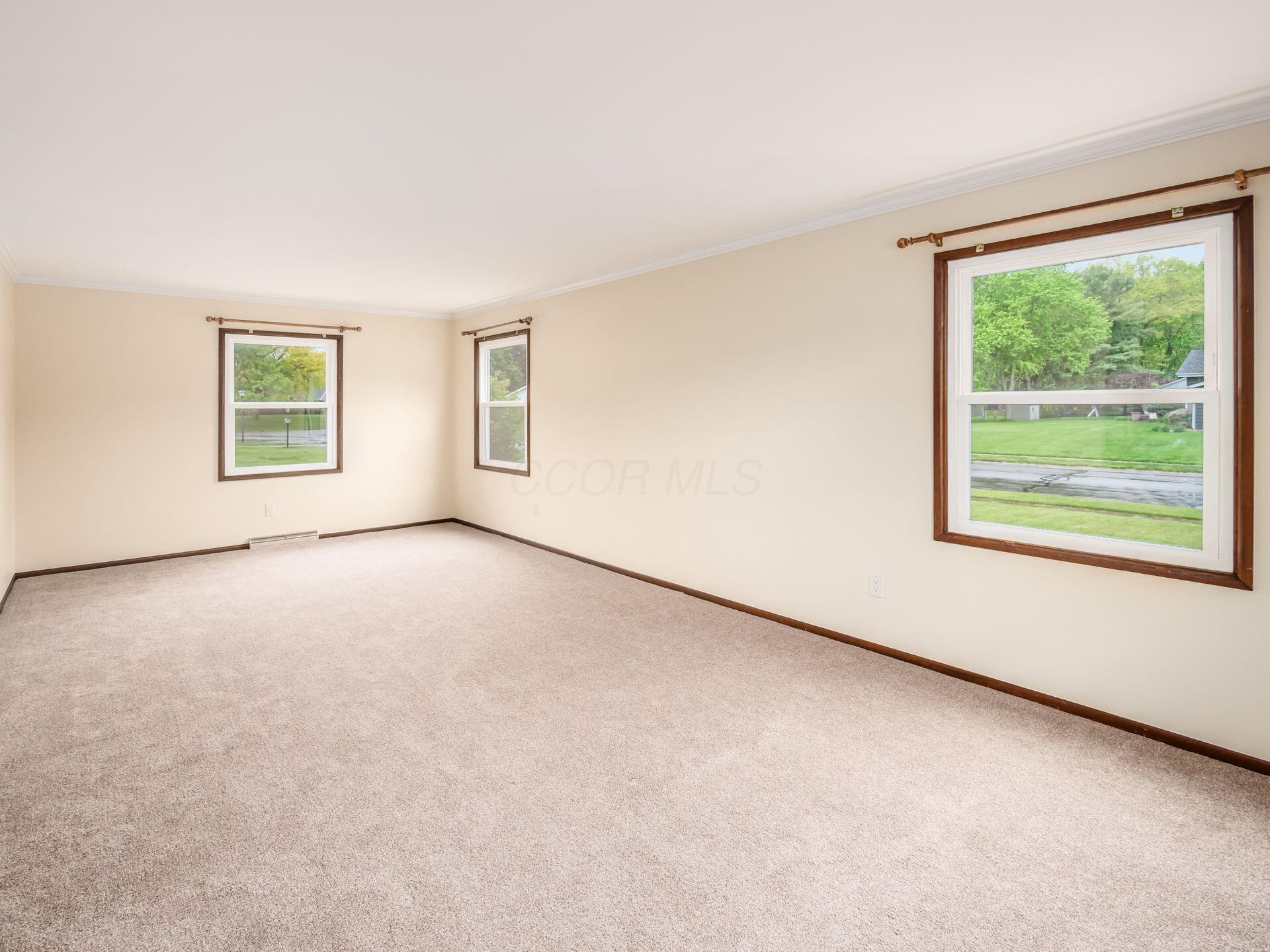 985 Amboise Drive Property Photo 9
