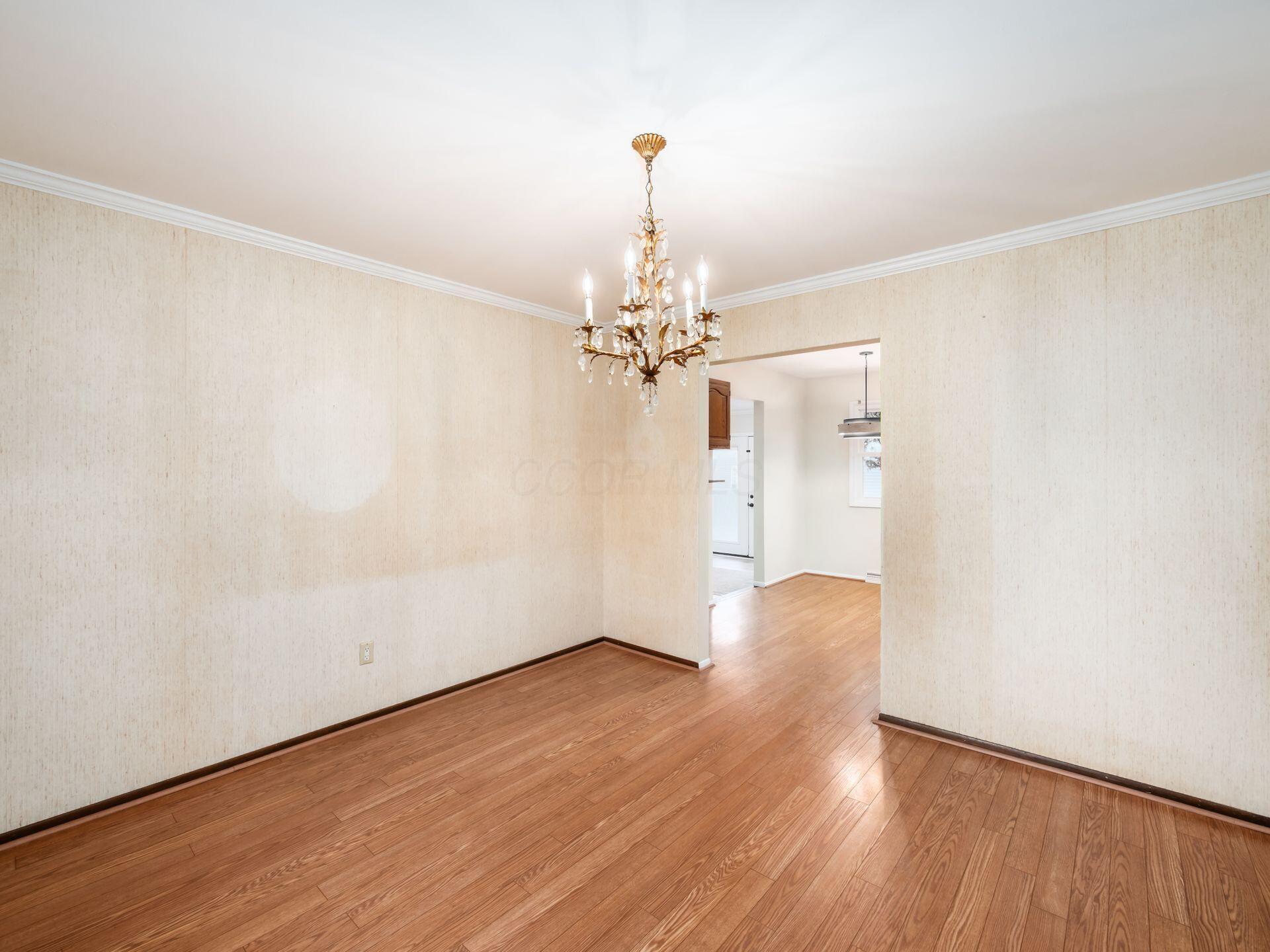 985 Amboise Drive Property Photo 10