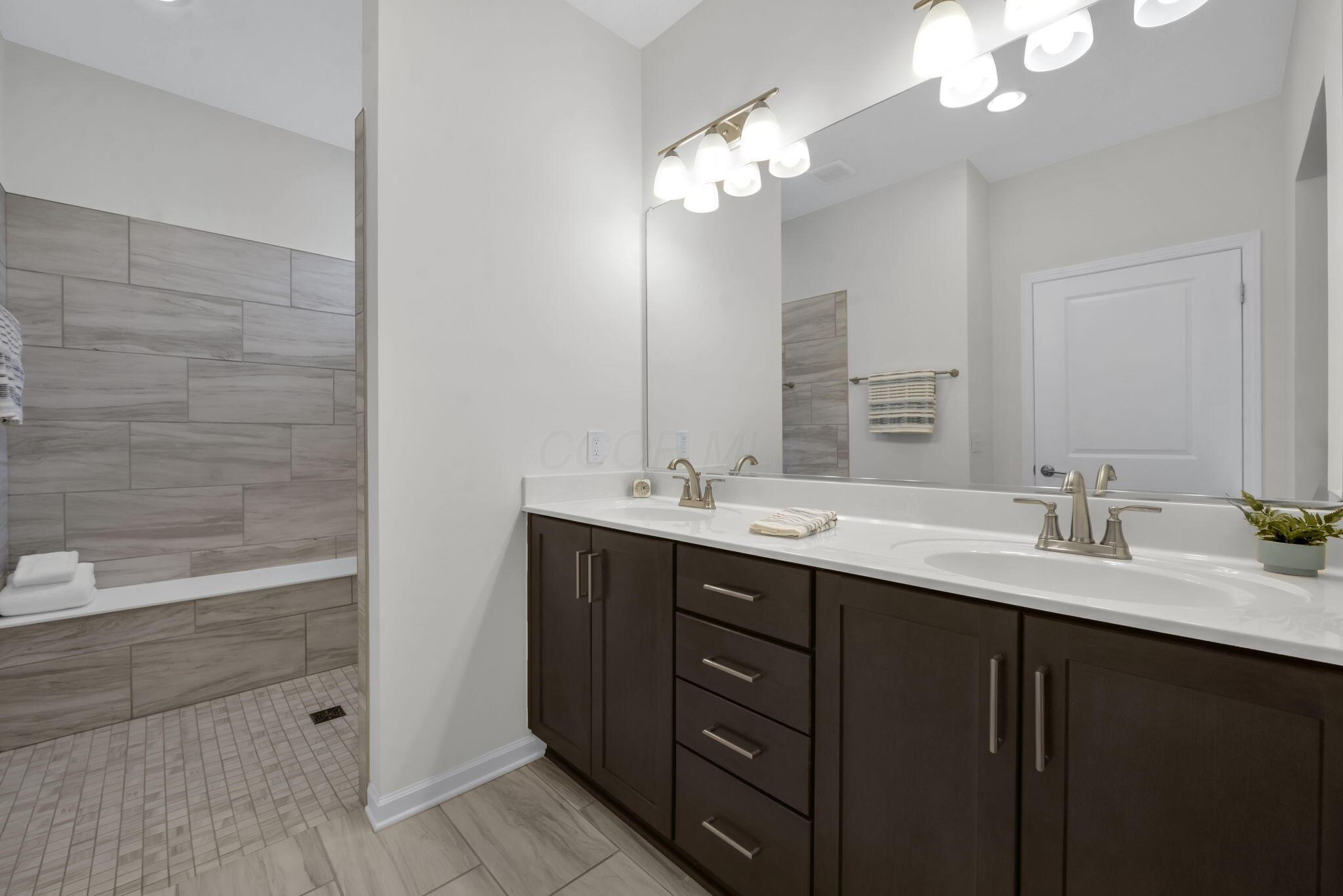 3670 Backstretch Way Property Photo 9
