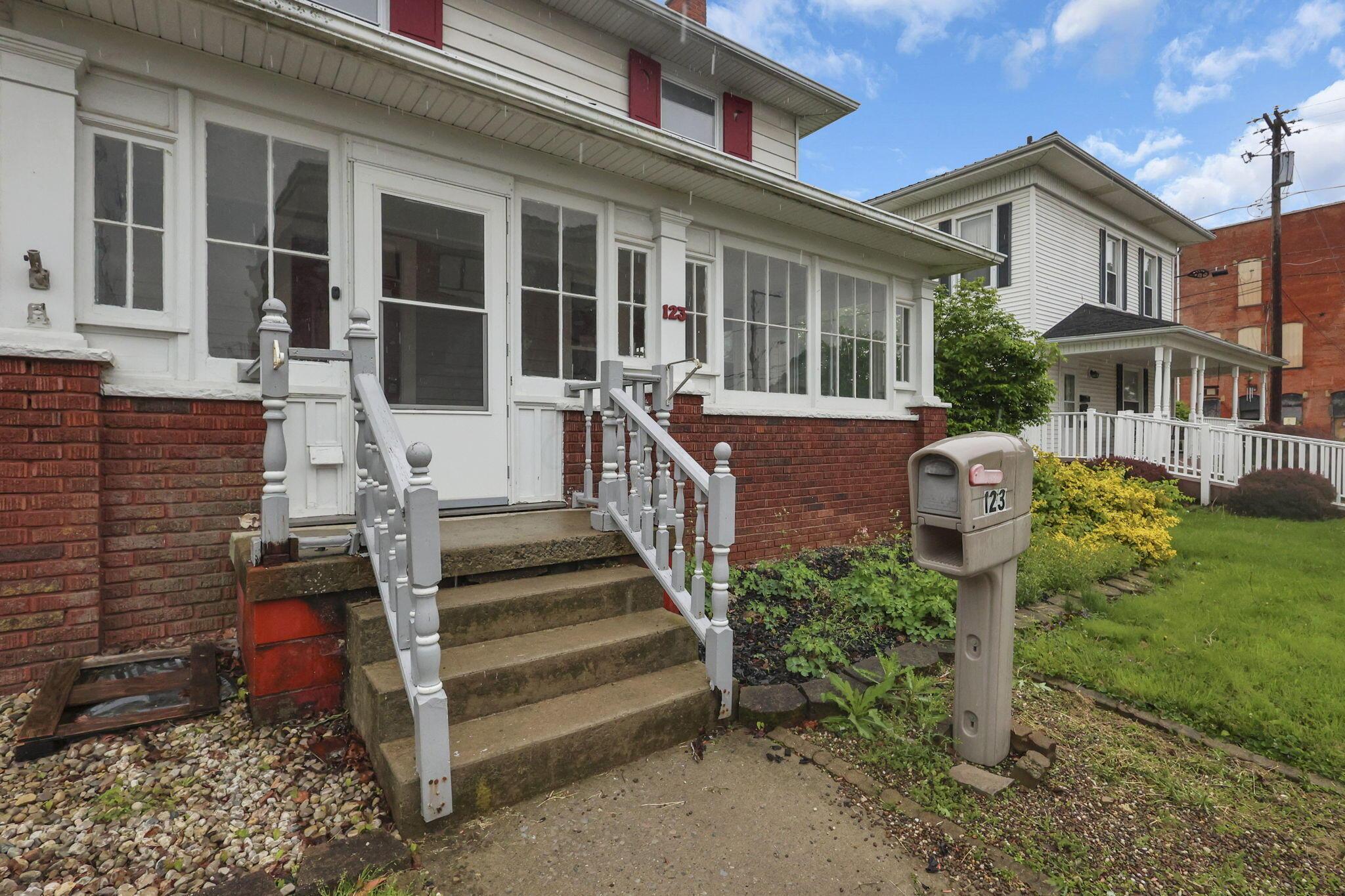 123 E Johnson Street Property Photo 7