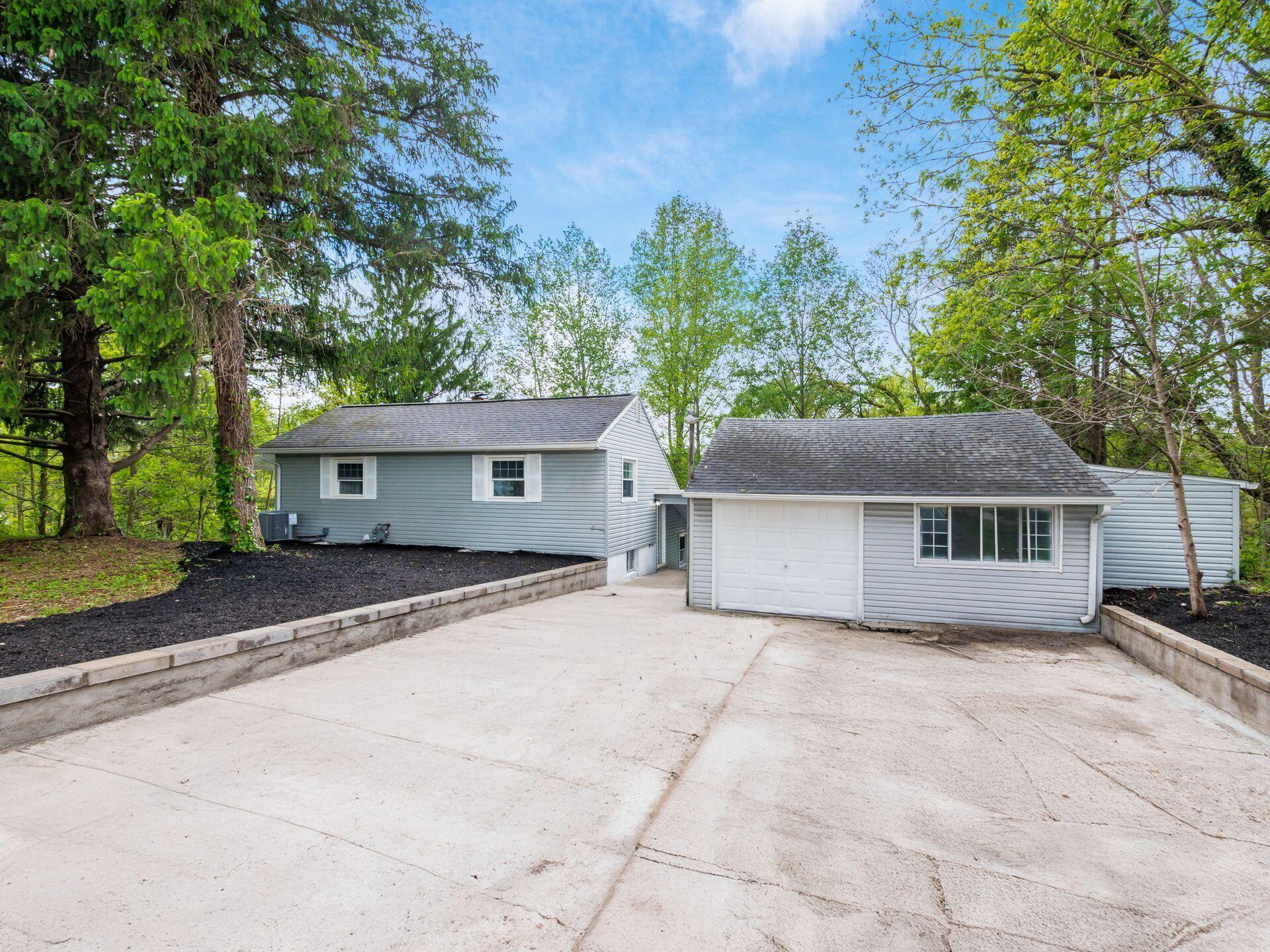 2471 Sunbury Road Property Photo 2