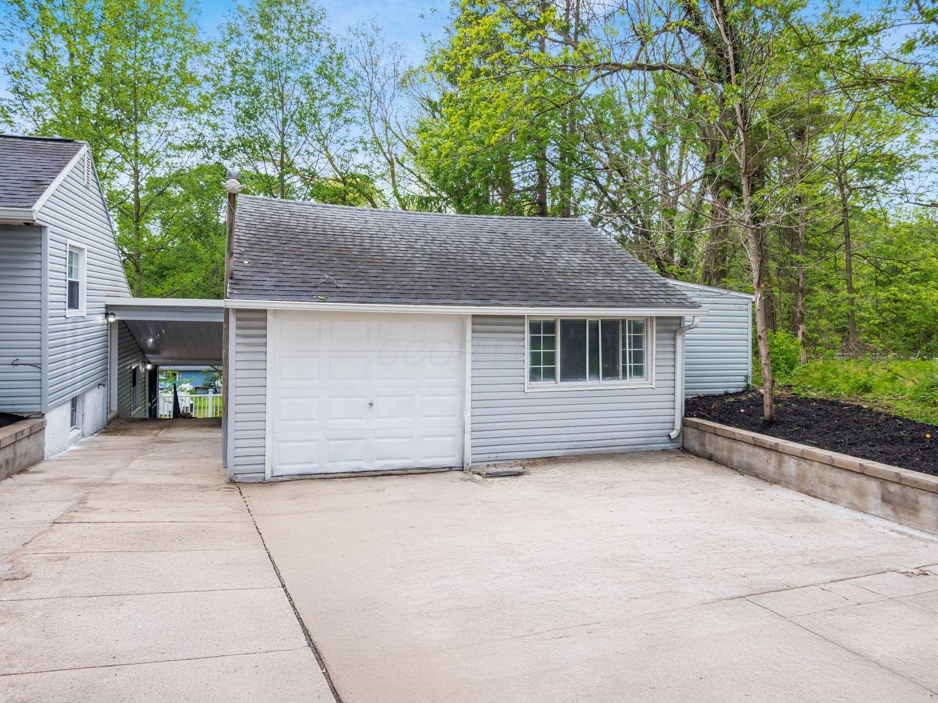 2471 Sunbury Road Property Photo 3