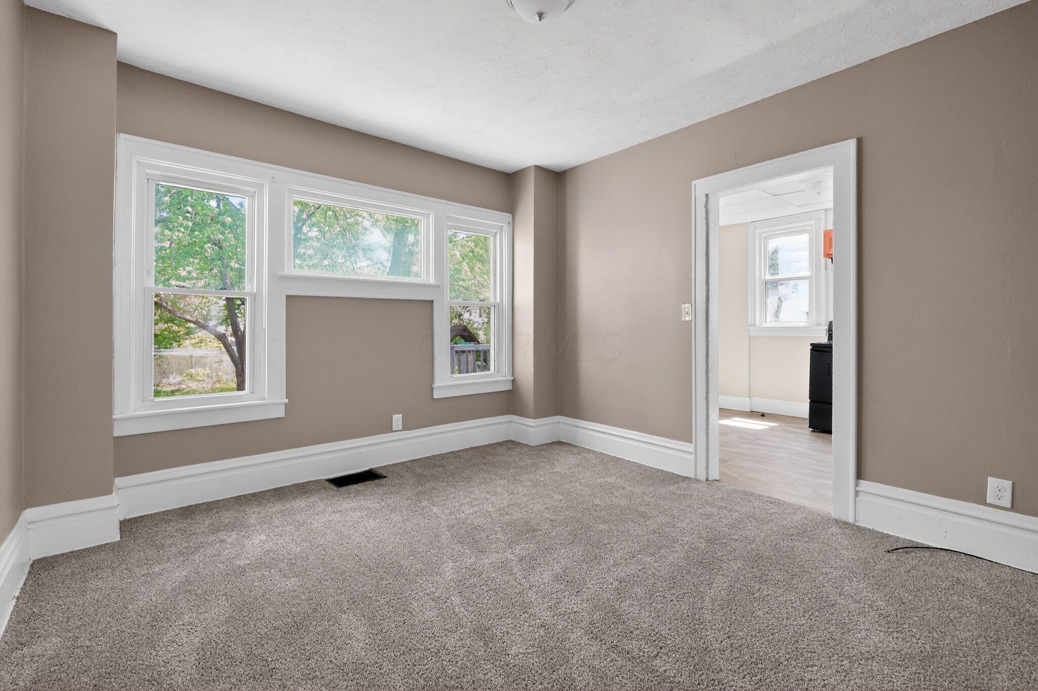 212 N Ogden Avenue Property Photo 10